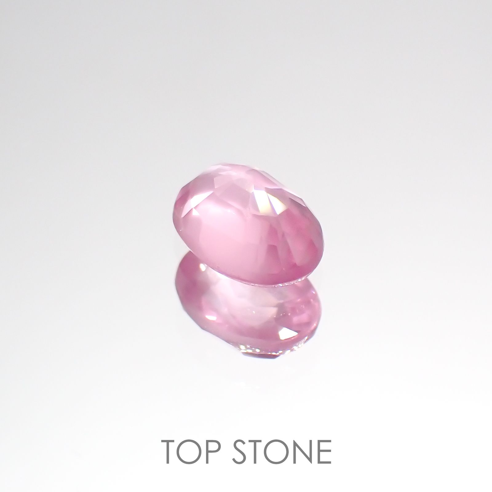 シルキーピンクスピネル(宝石名ピンク・スピネル)タンザニア産 0.68ct 識別済[220114140]5.9x4.3mm前後