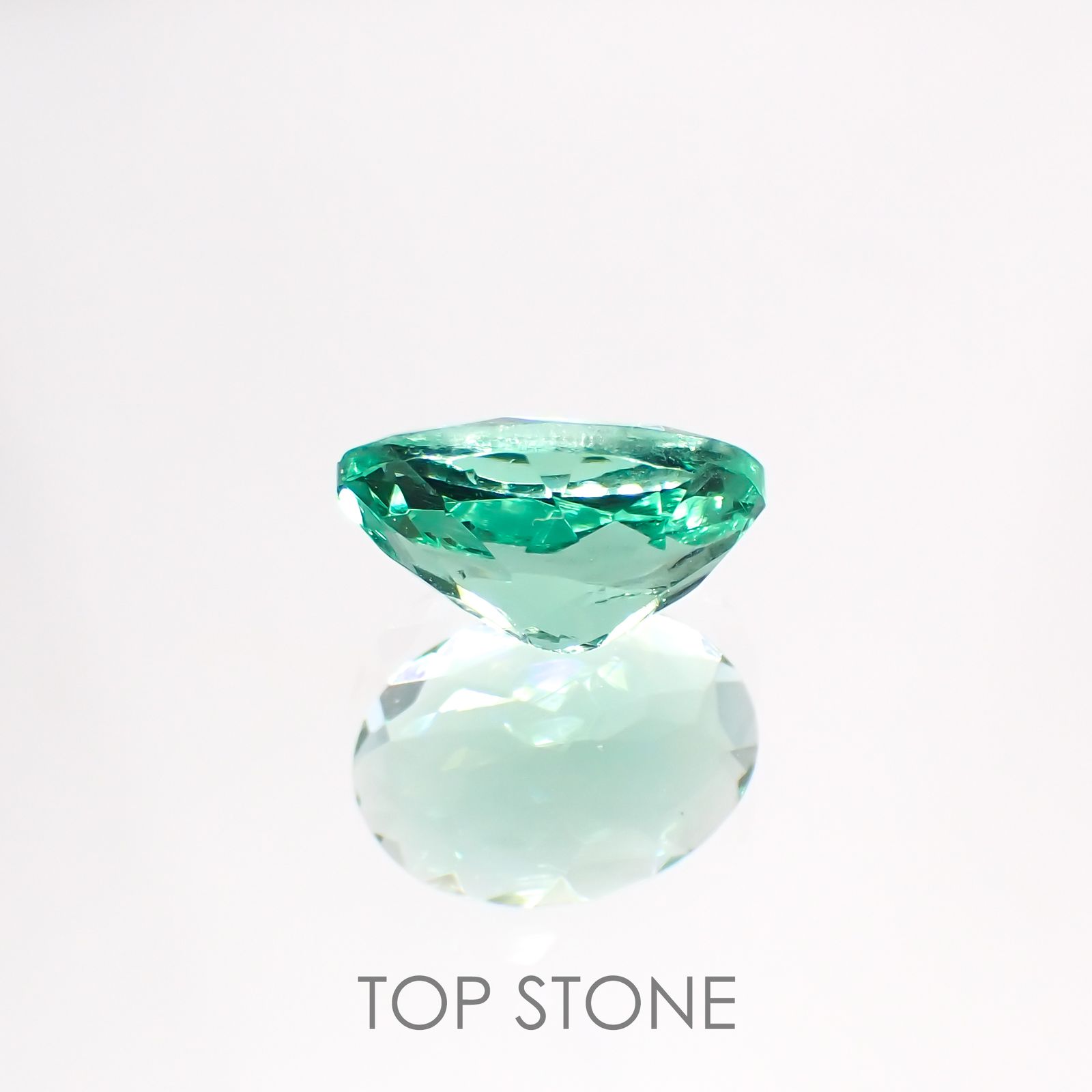 フローライト フルオレッセンス(宝石名フルオライト)イギリス・ロジャリー鉱山産 2.12ct 識別済[211113775]9.6x6.9mm前後