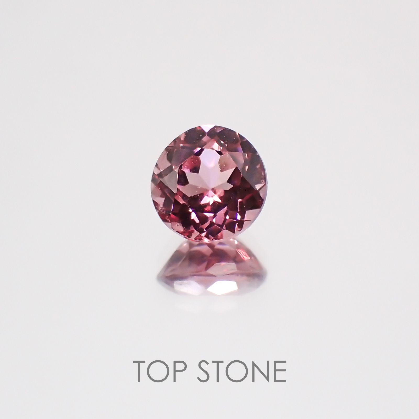 カラーチェンジマラヤガーネット タンザニア産 ルース 0.74ct[21059665]5.3×5.3mm前後