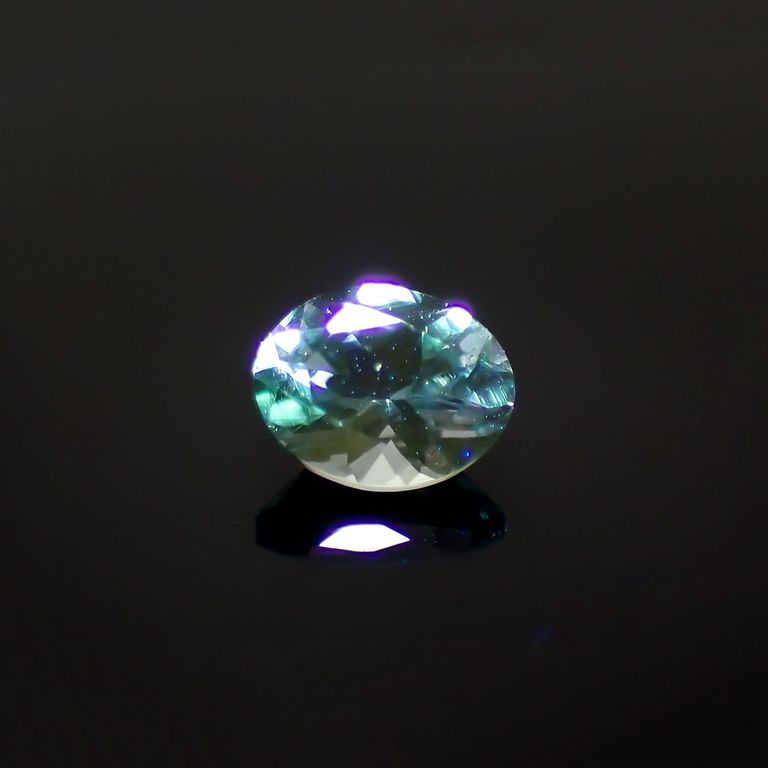 長波365(ライト)の照射で蛍光