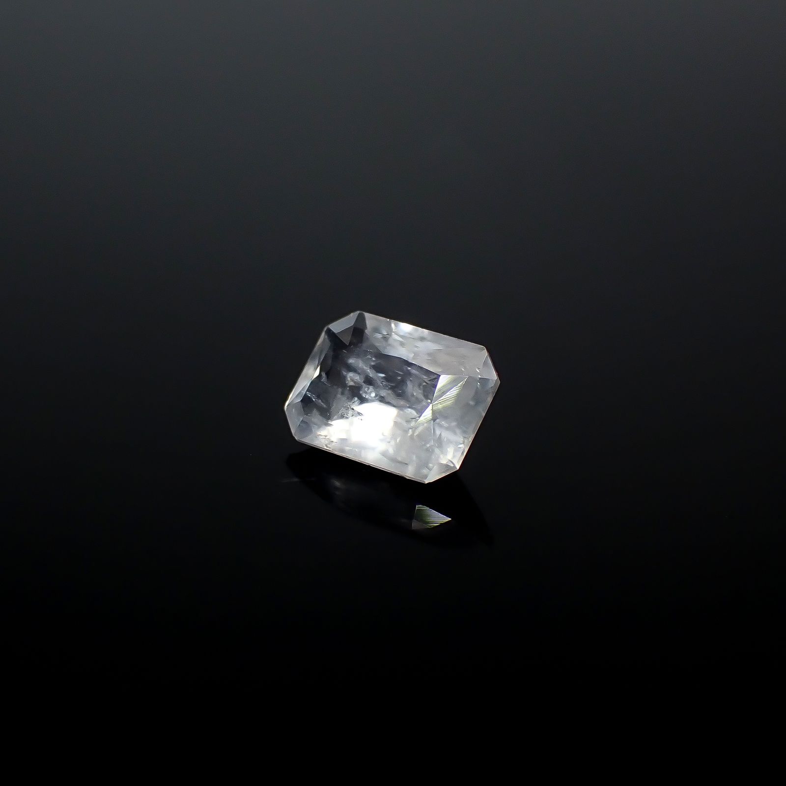 カタプレイアイト(宝石名カタプレイアイト)カナダ産 0.349ct ソ付(日独)[250830963]5.29x3.84mm前後