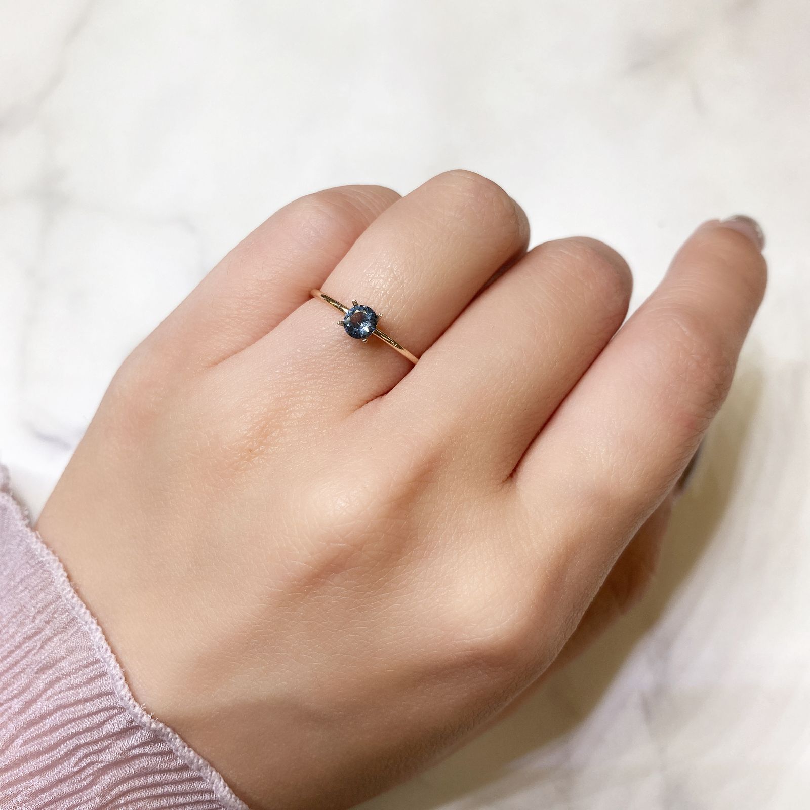 グレイッシュブルースピネル(宝石名スピネル) ビルマ産 0.26ct 識別済[211013478]4.2×4.2mm前後