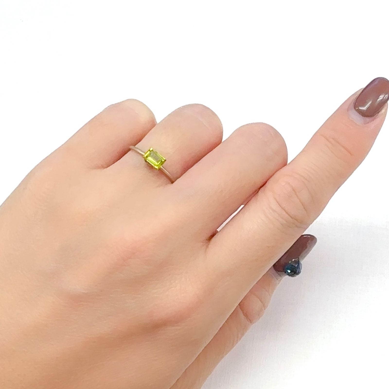 ブラックリリーパッドペリドット アメリカ・アリゾナ州産 0.41ct[240627935]5.4x3.5mm前後