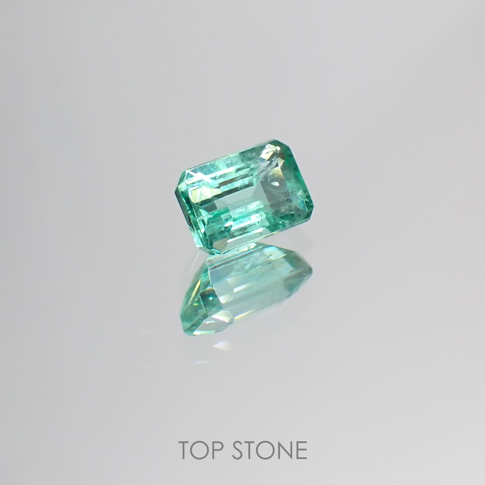 エメラルド(宝石名エメラルド) ザンビア産 0.66ct 識別済[211013004]6×4mm前後