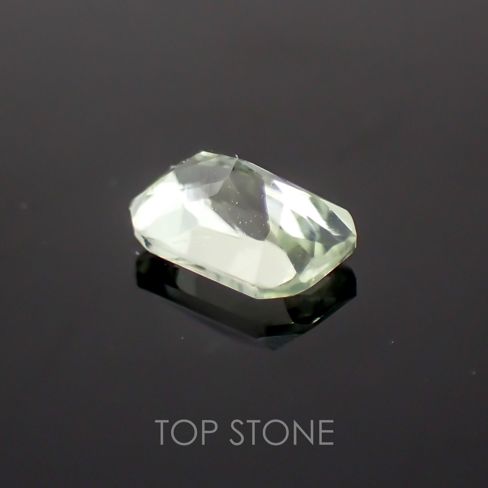 ライムヘルデライト(宝石名ヘルデライト) ブラジル産 0.362ct ソ付(彩珠)[20129055]5.4×3.4mm前後
