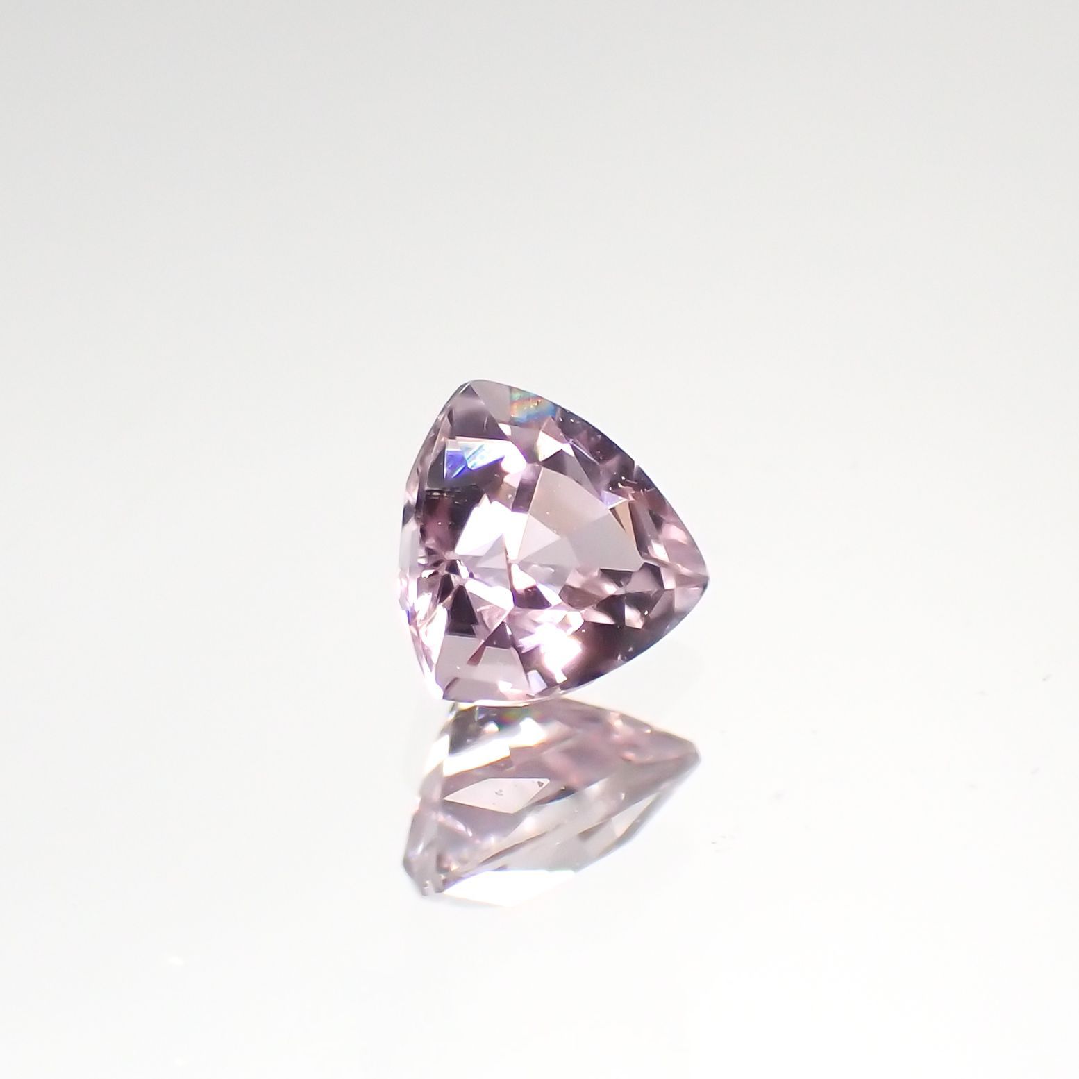 ピンクダイアスポア(宝石名ダイアスポア) アフガニスタン産 0.37ct 識別済[210912430]4.4×4.4mm前後