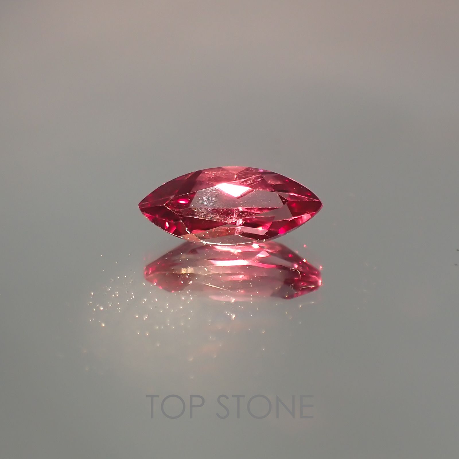 カラーチェンジマラヤガーネット(宝石名ガーネット) タンザニア産 1.25ct 識別済[21029651]10×4.3mm前後