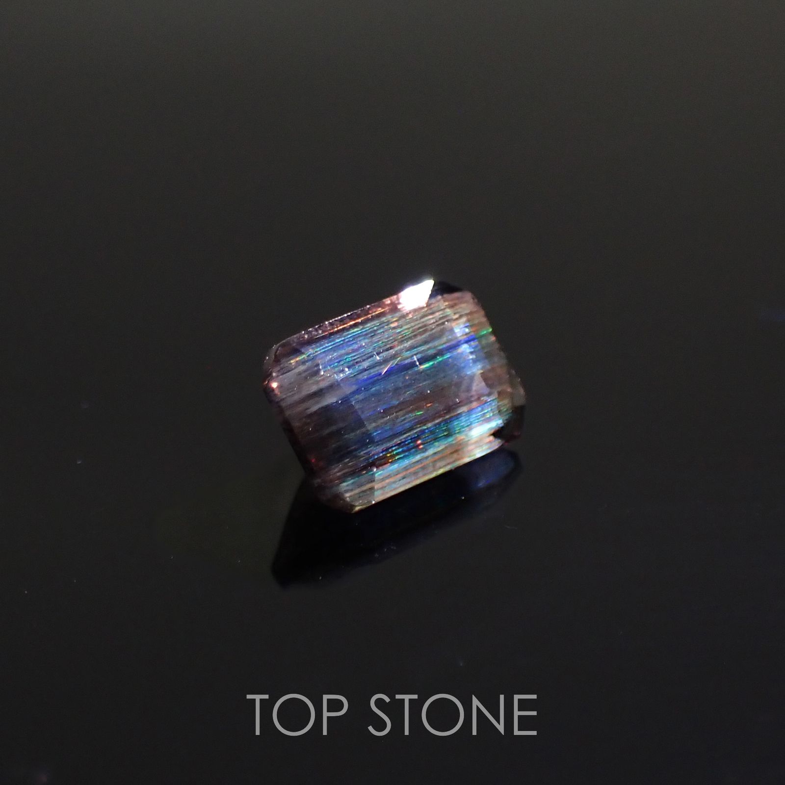 レインボースキャポライト ブラジル産 0.89ct[230320915]6.9x4.8mm前後