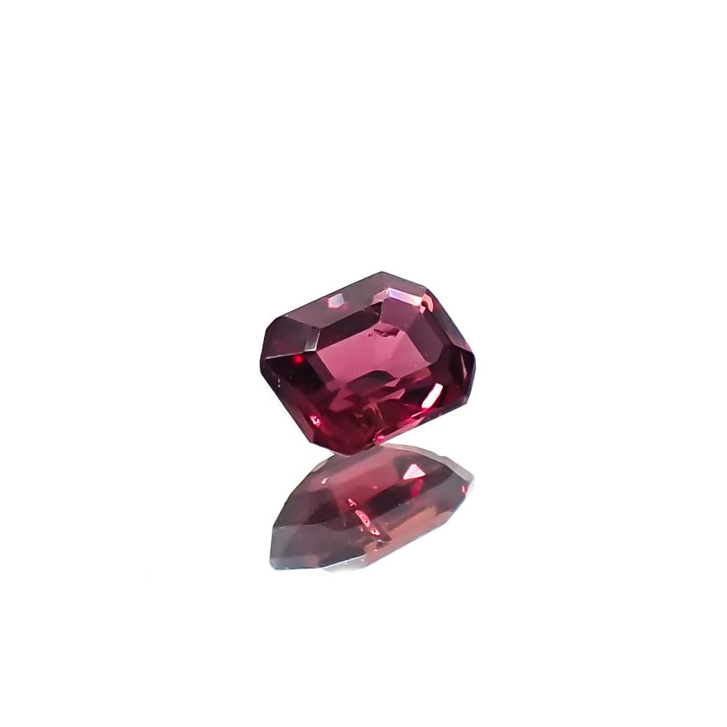 ルビー(宝石名ルビー)タンザニア産 0.28ct 識別済[240226108]3.9x2.9mm前後