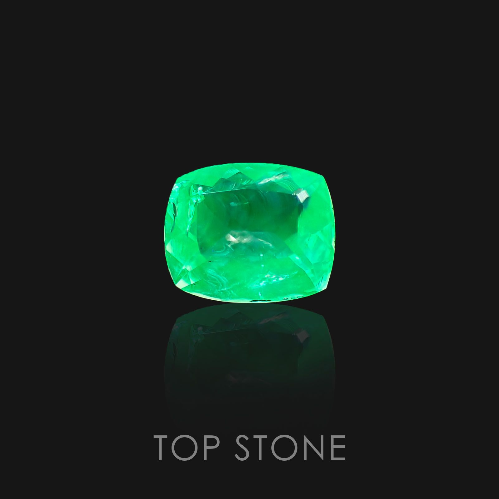 ハイアライトオパール メキシコ産 ルース 0.79ct[20106360]6.9×5.8mm前後