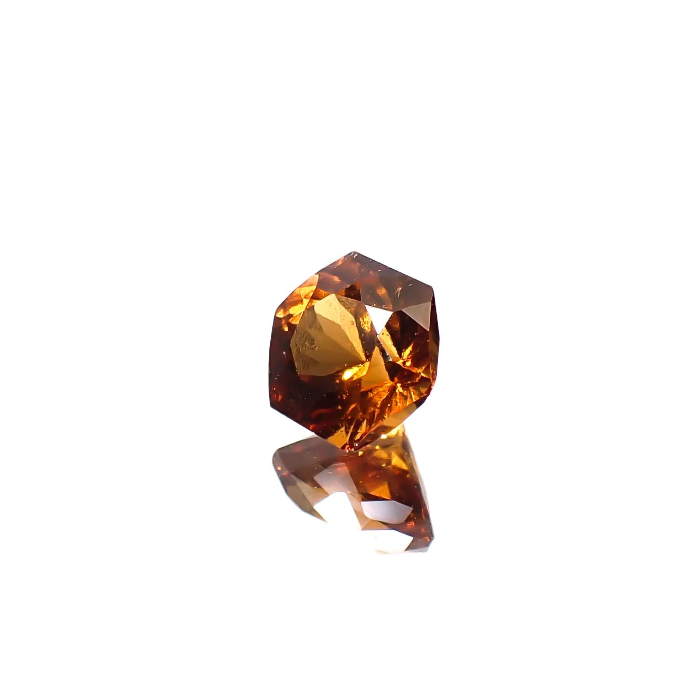 ◇ヘキサゴンカット◇ヘソナイトガーネット(宝石名ヘソナイト・ガーネット)スリランカ産 0.76ct 識別済[241129443]5.1x5mm前後