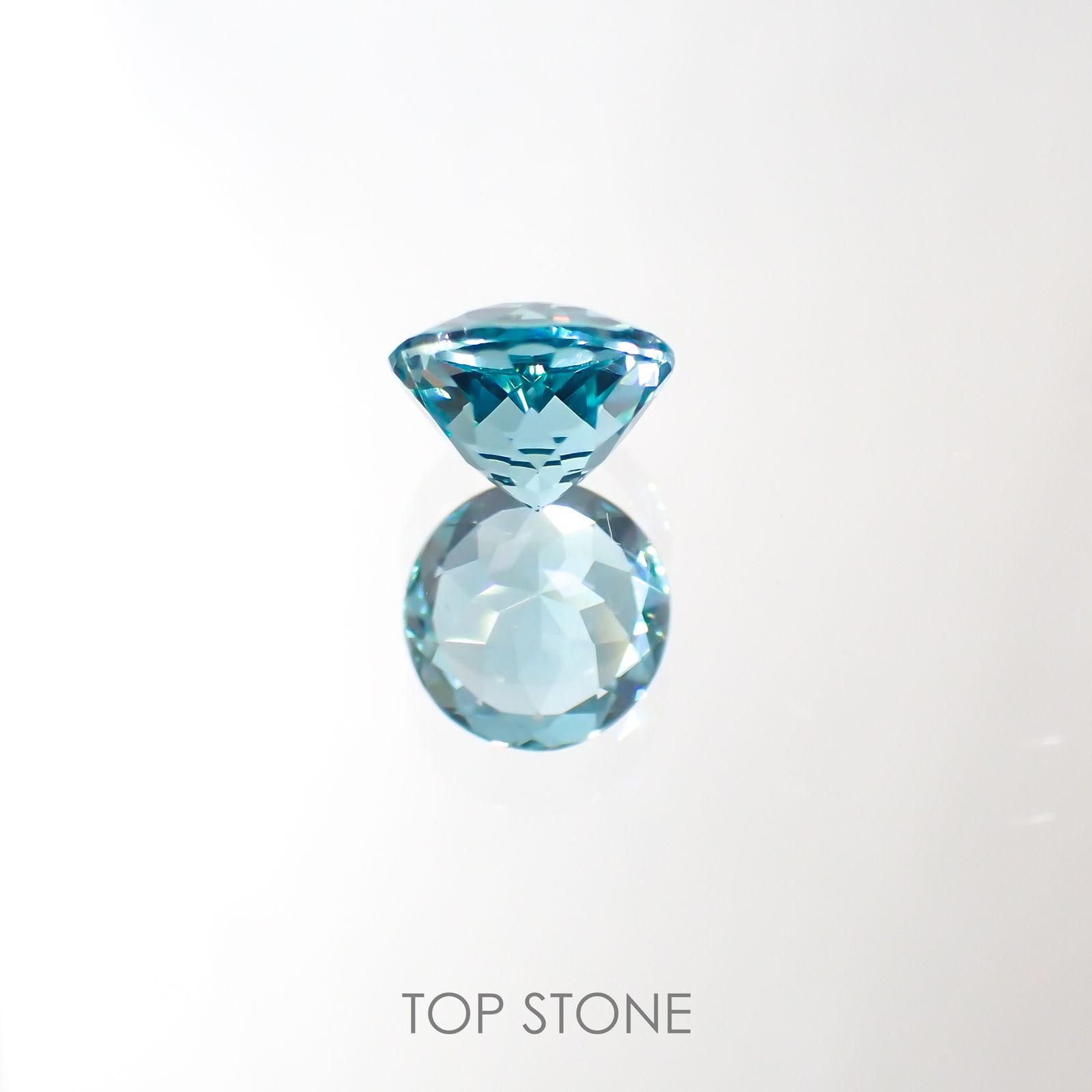 アパタイト(宝石名アパタイト) マダガスカル産 0.74ct 識別済[211013522]5.7×5.6mm前後