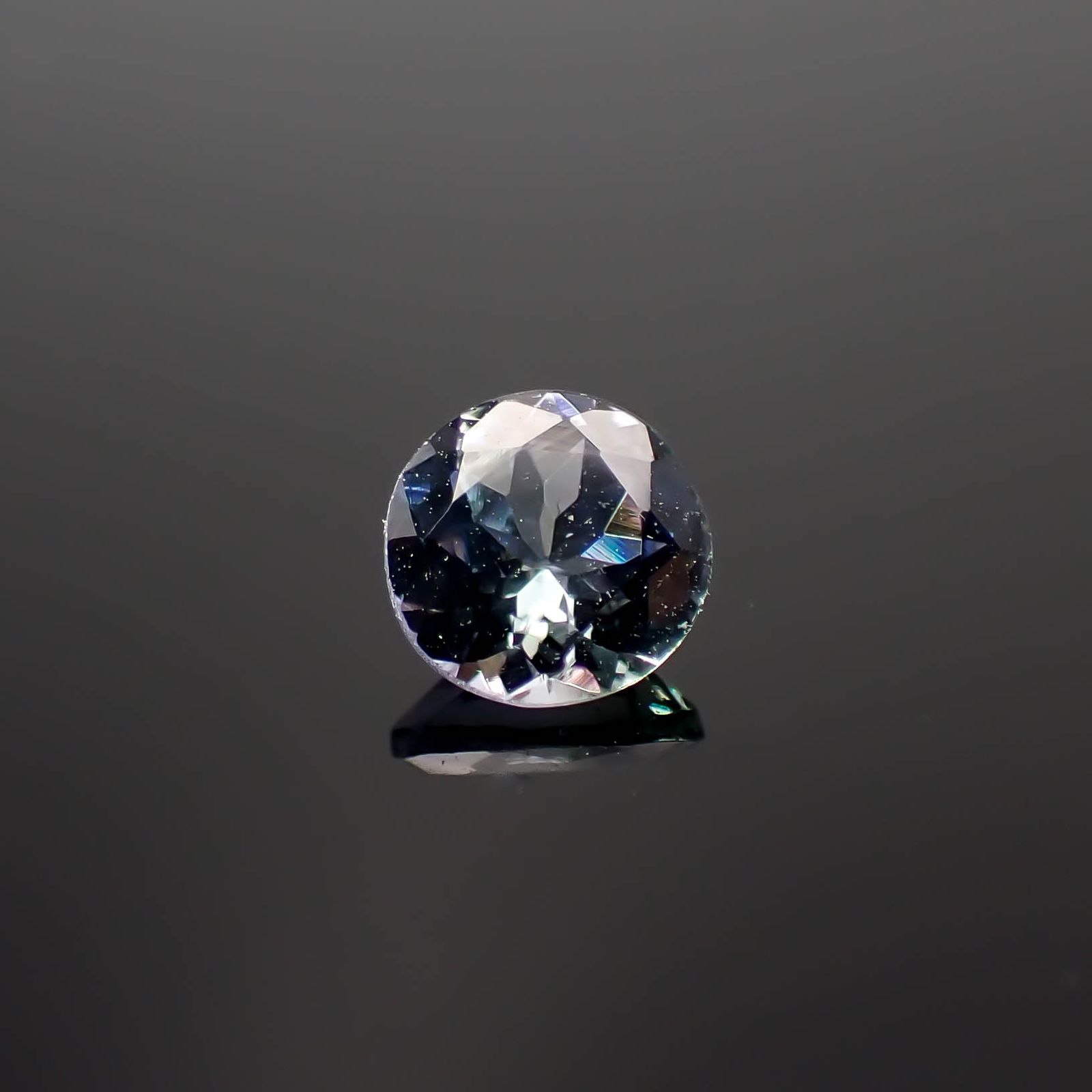 バイカラータンザナイト(宝石名ゾイサイト)タンザニア産 0.46ct 識別済[240828610]5x4.9mm前後