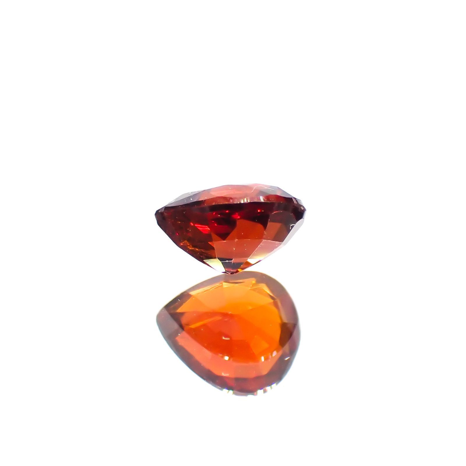 クリノヒューマイト(宝石名クリノヒューマイト)パキスタン産 0.62ct 識別済[220115583]5.8x4.8mm前後