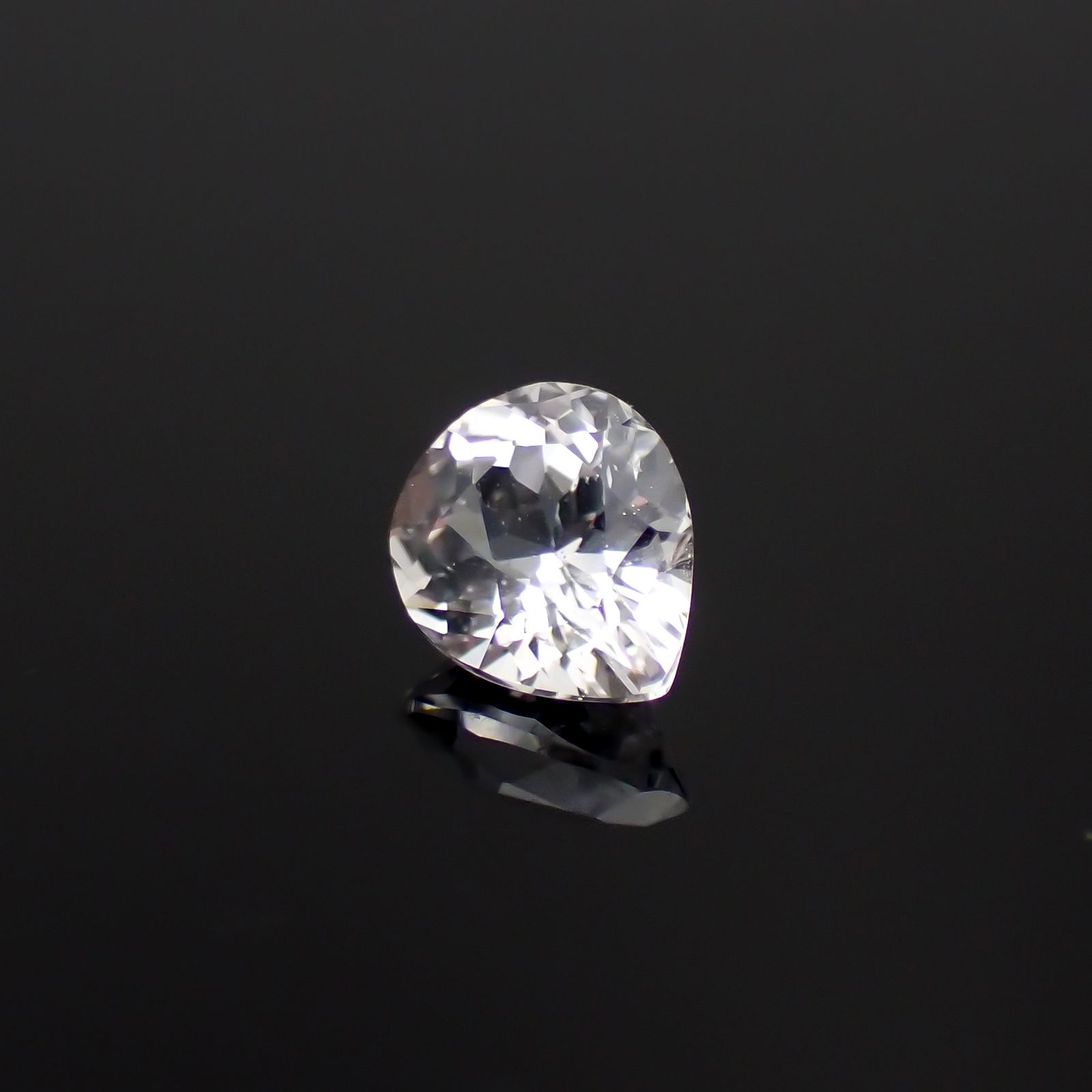 フェナカイト(宝石名フェナカイト)ブラジル産 0.54ct 識別済[230923397]6x4.9mm前後