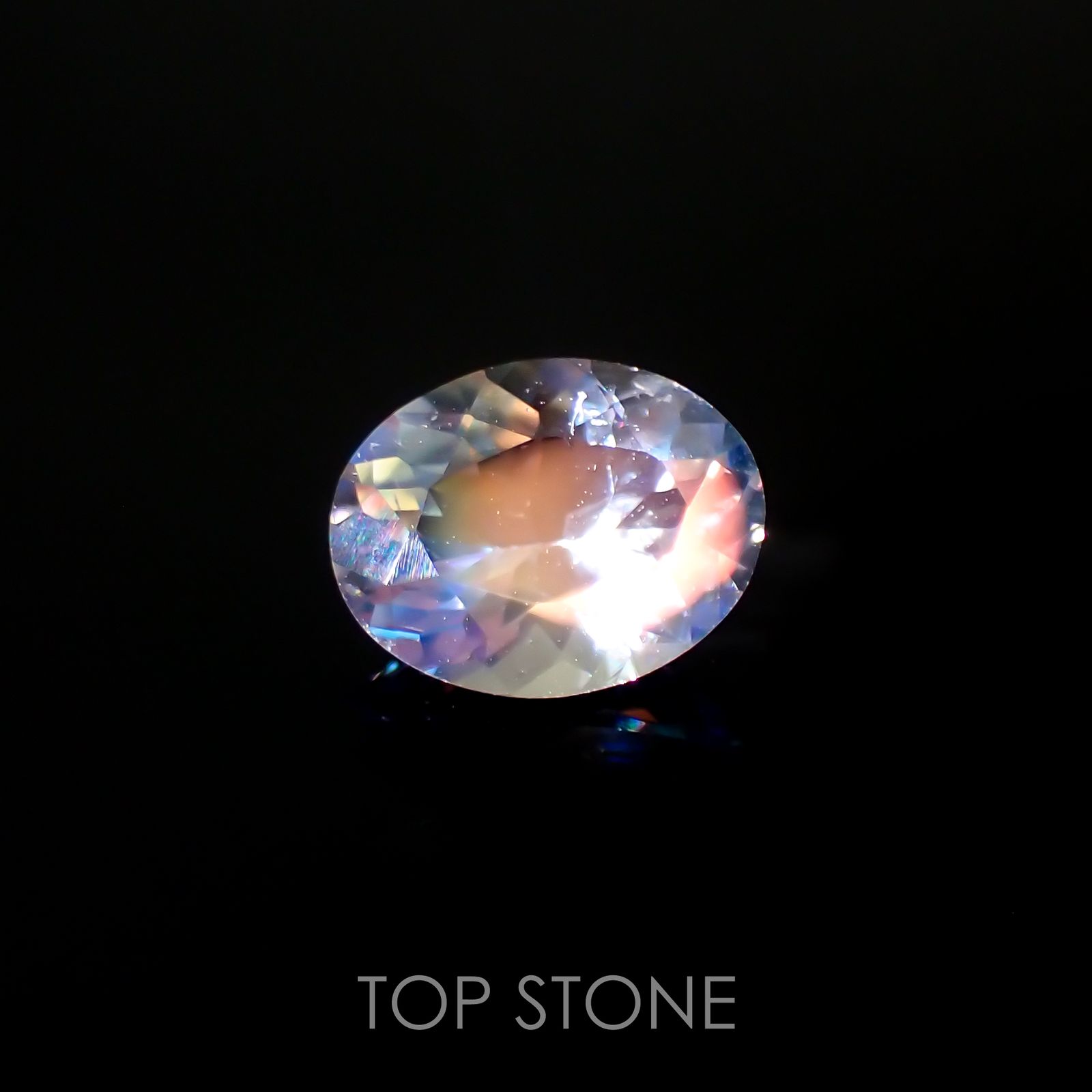 レインボームーンストーン(宝石名ラブラドライト)マダガスカル産 0.64ct 識別済[211113745]6.7x5.3mm前後