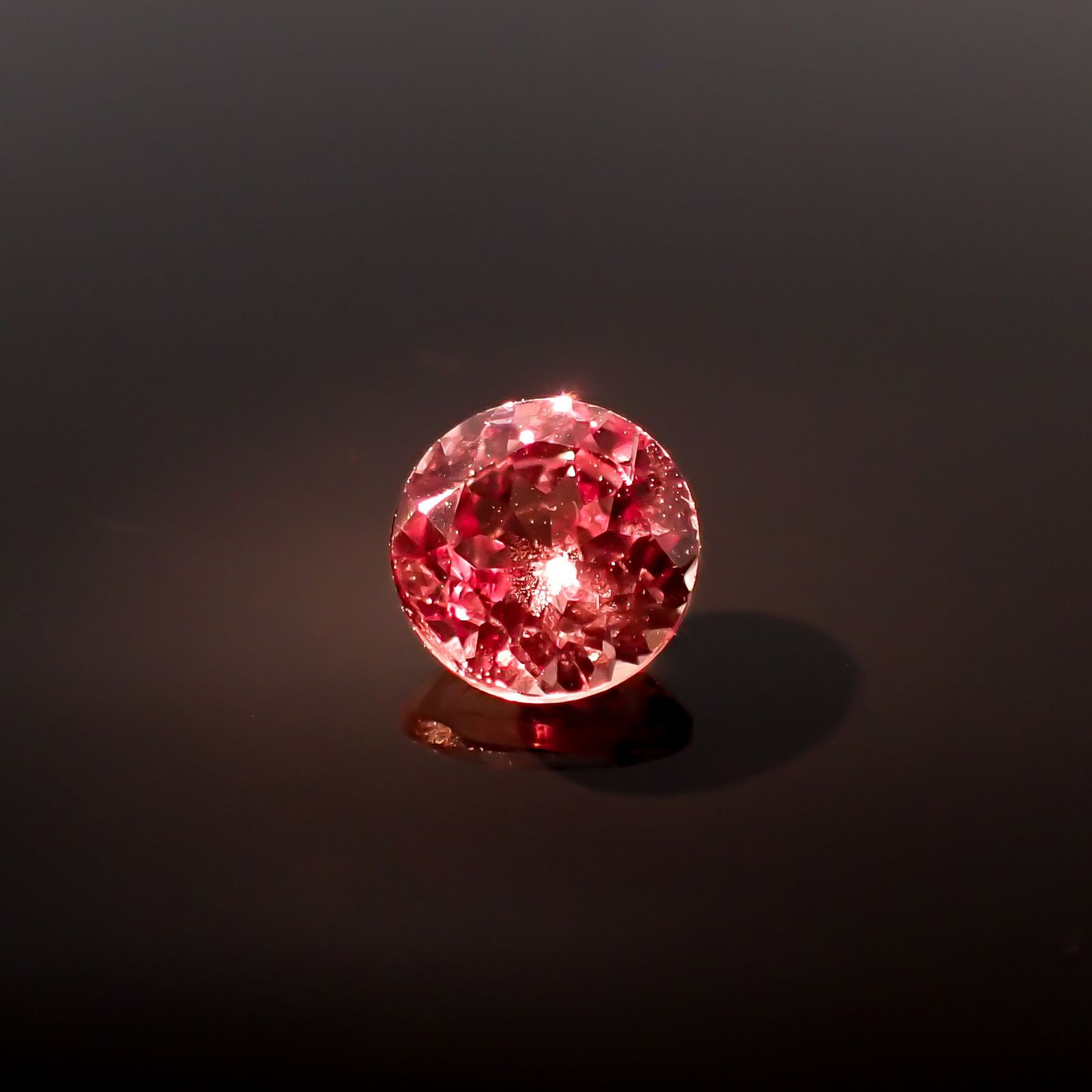 カラーシフトマラヤガーネット タンザニア産 0.96ct[231124344]6x5.9mm前後