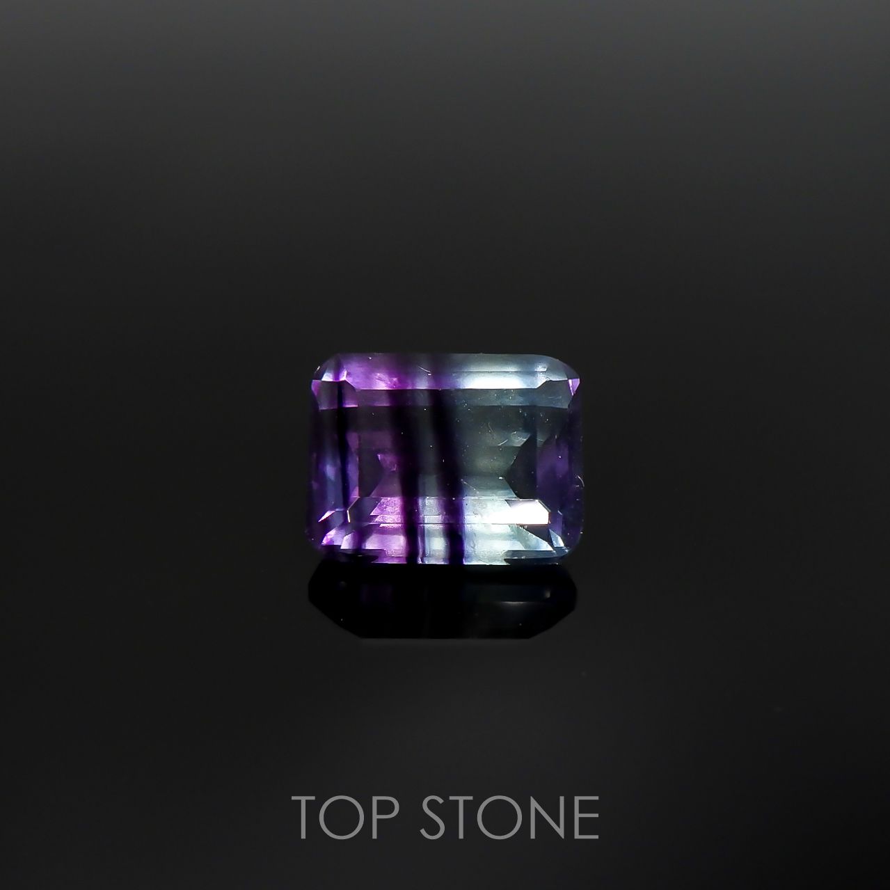 パーティカラーフローライト(宝石名フルオライト)ブラジル産 4.18ct 識別済[220115083]10.1x8.1mm前後