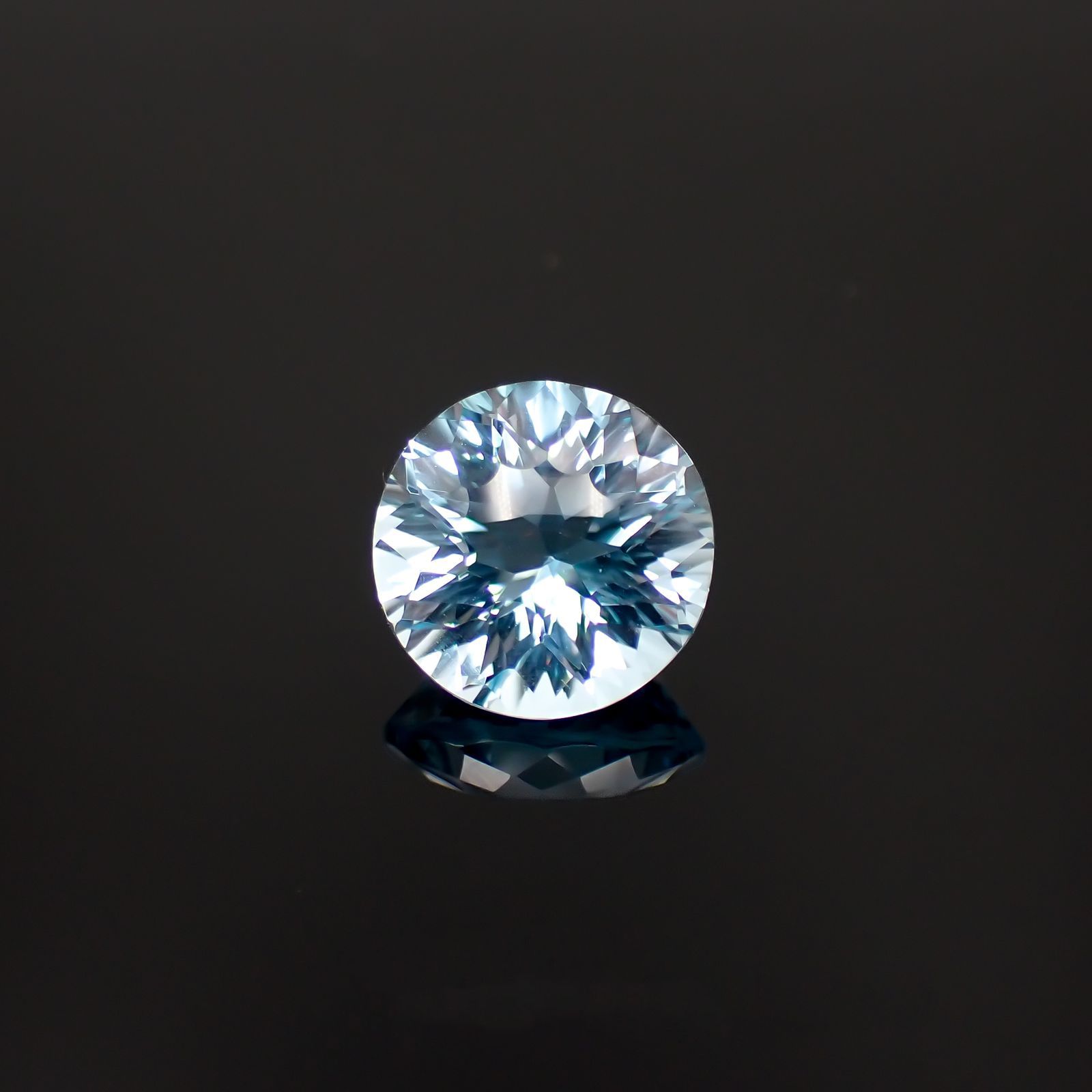 ◇カスタムカット◇ブルートパーズ ブラジル産 4.37ct [251219329]9.9x9.9mm前後