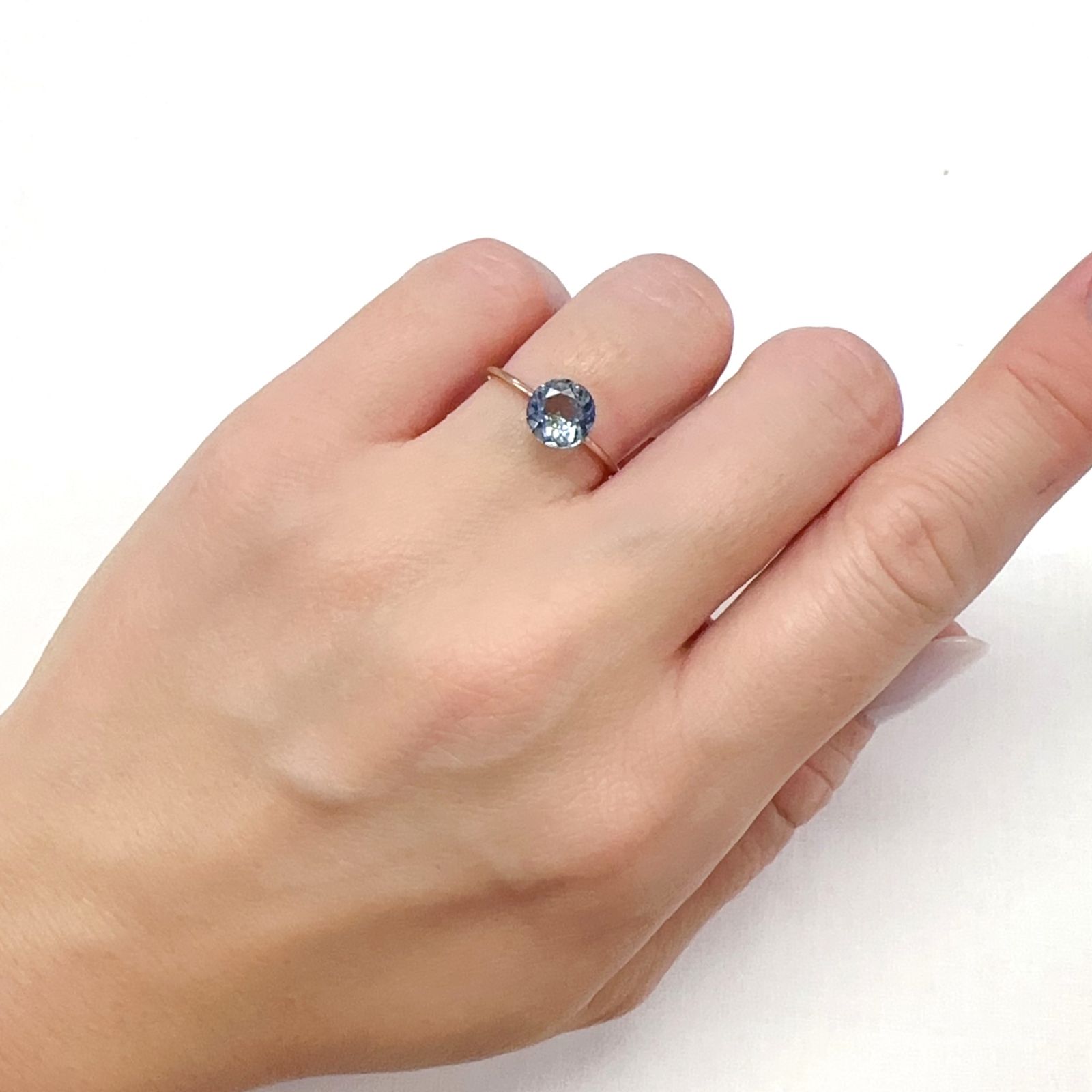 バイカラータンザナイト(宝石名タンザナイト/ゾイサイト)タンザニア産 1.10ct 識別済[231224646]7x6.9mm前後