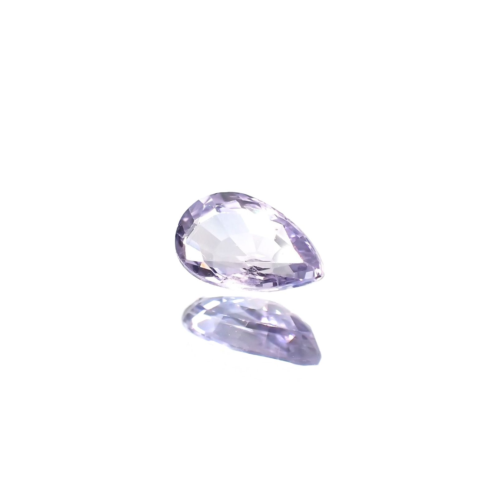 ラベンダーサファイア(宝石名サファイア) マダガスカル/スリランカ産 識別済 0.99ct / 7.9x4.9mm前後 [210812502]