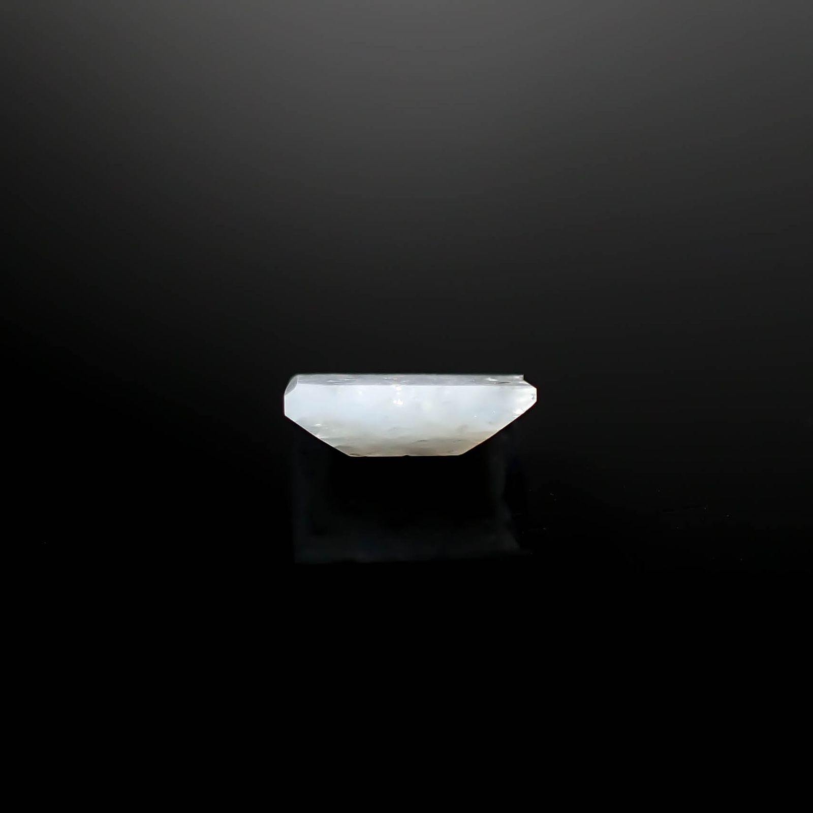 イリデッセンスアクアマリン ブラジル産 0.68ct [250730838]7.3x5mm前後