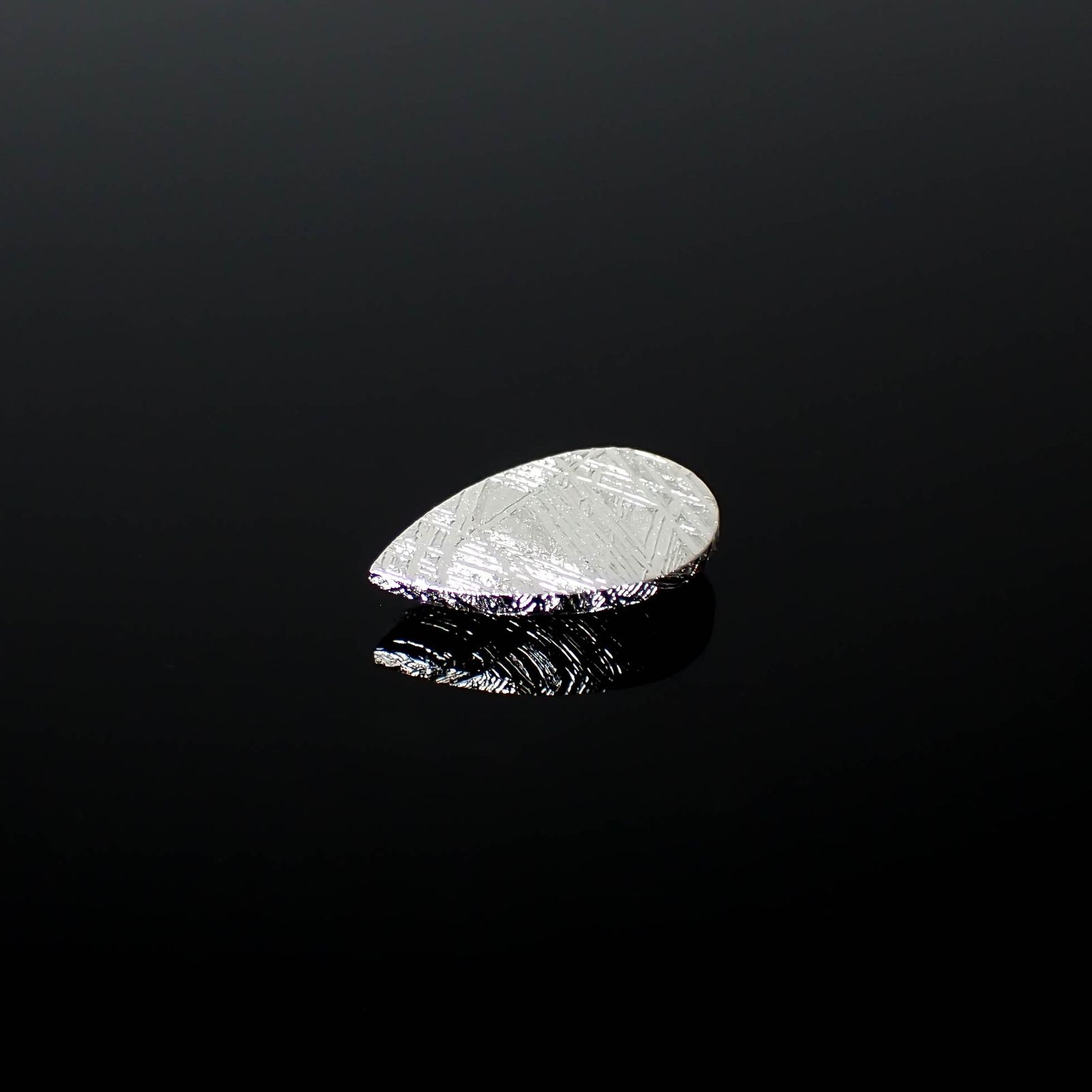 ムオニナルスタ隕石 発見地:スウェーデン 9.83ct[240125800]15.8x9.9mm前後