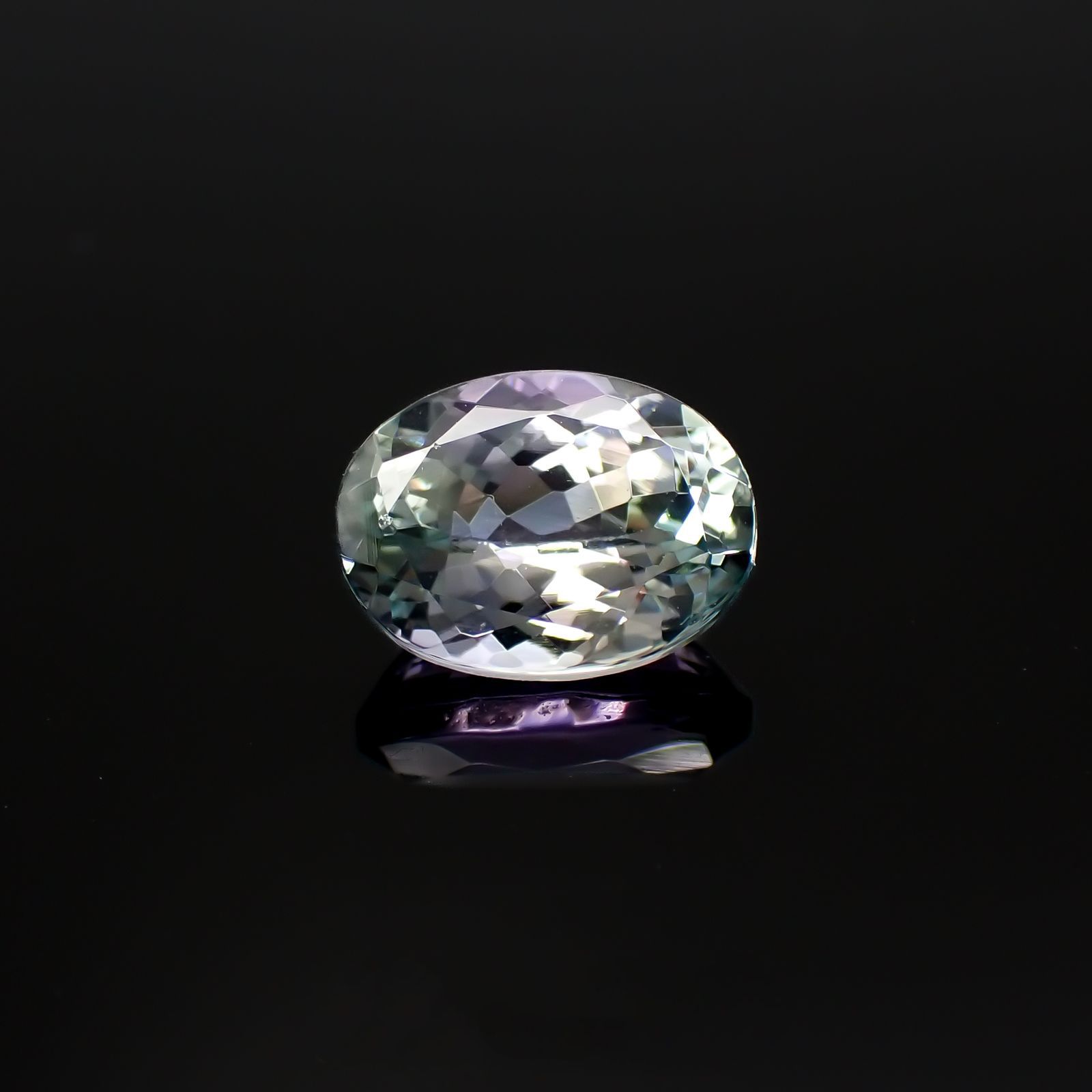 バイカラータンザナイト(宝石名タンザナイト)タンザニア産 1.21ct 識別済[220917746]7.4x5.4mm前後