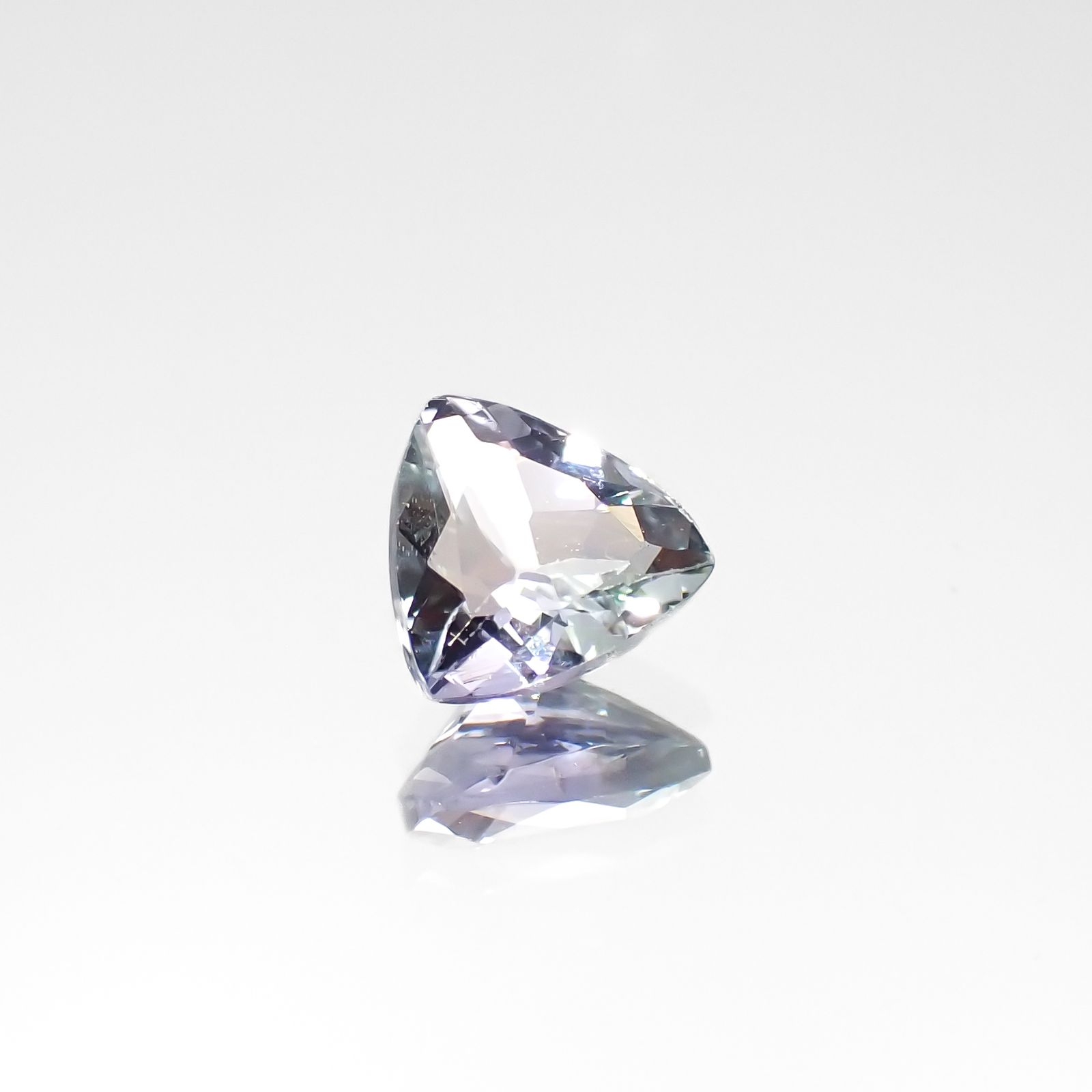 バイカラータンザナイト(宝石名ゾイサイト)タンザニア産 0.50ct 識別済[230421797]5.1x5.2mm前後