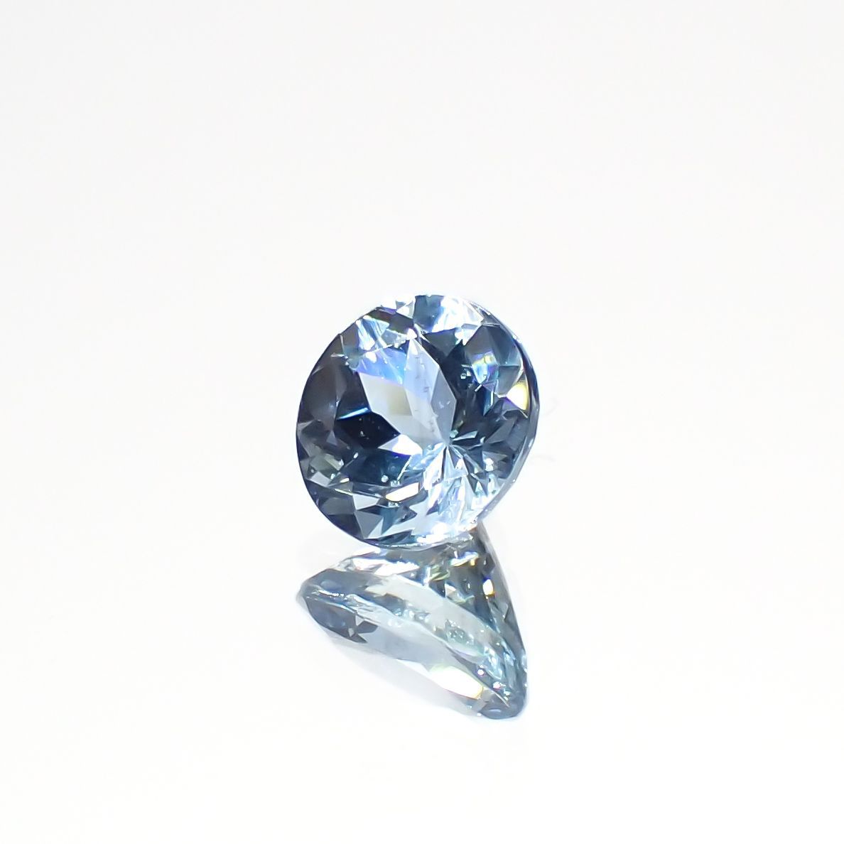 アクアマリン(宝石名アクアマリン)モザンビーク産 0.48ct 識別済[220817391]5.1x5mm前後