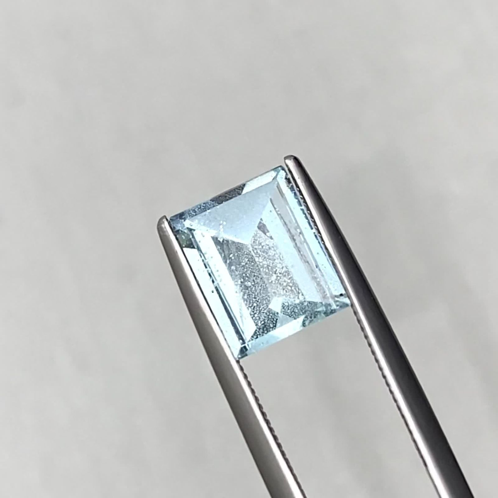 ◇ミラーカット◇アクアマリン モザンビーク産 1.97ct[240226104]9x7