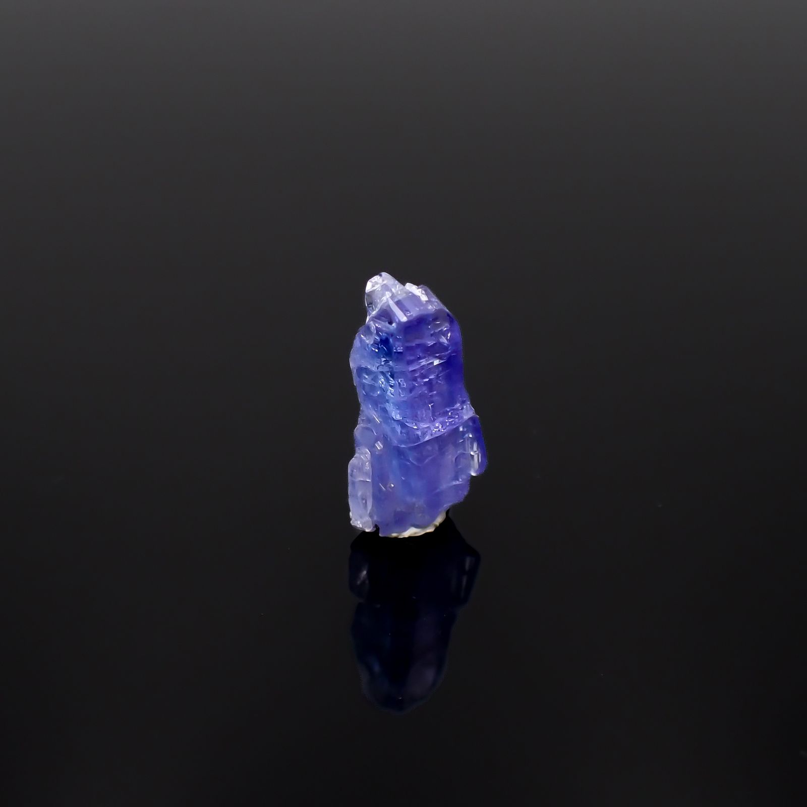 タンザナイト 原石(宝石名タンザナイト)タンザニア産 3.05ct 識別済[231224910]13.5x7.5mm前後