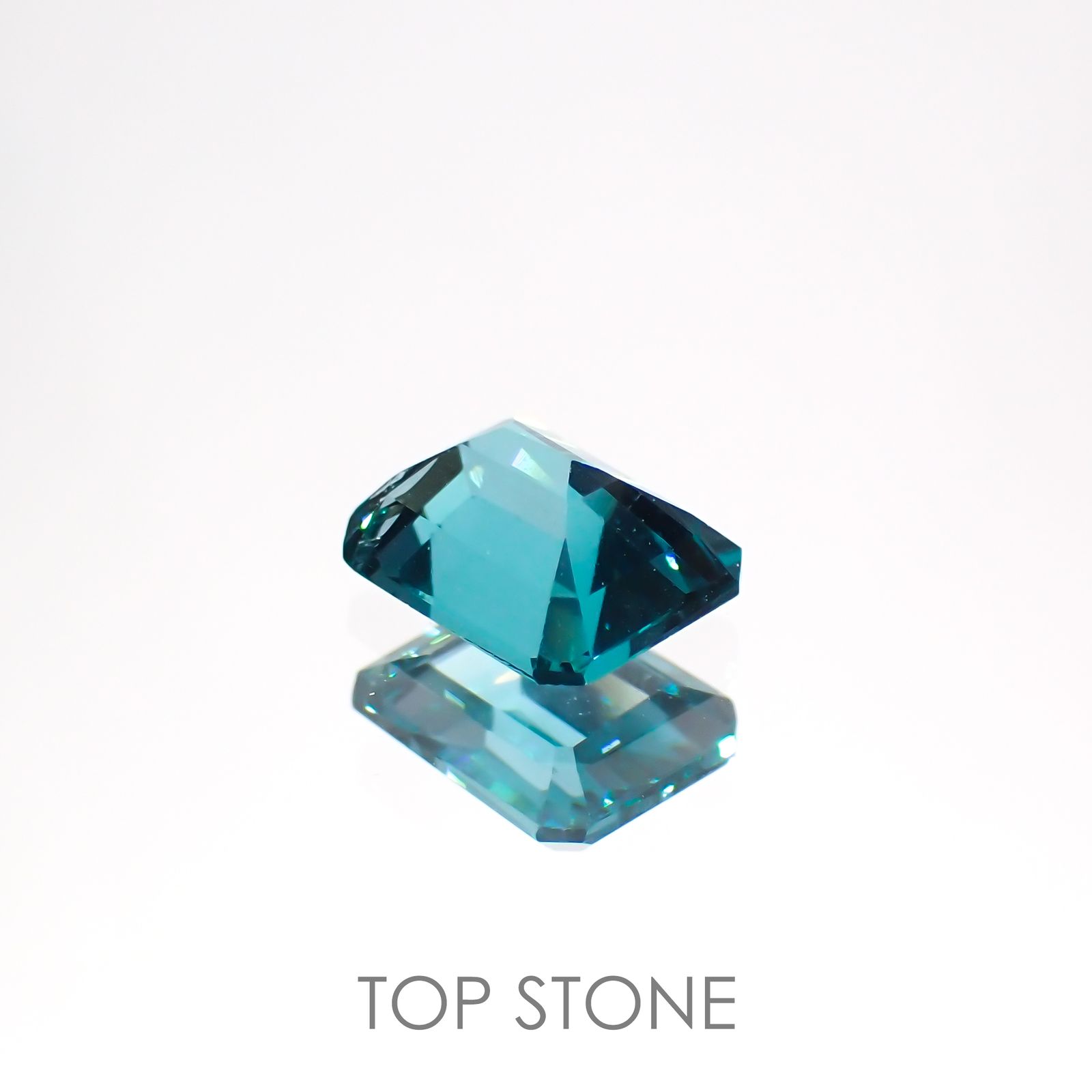 アパタイト(宝石名アパタイト) マダガスカル産 0.76ct 識別済[211013516]6×4.8mm前後