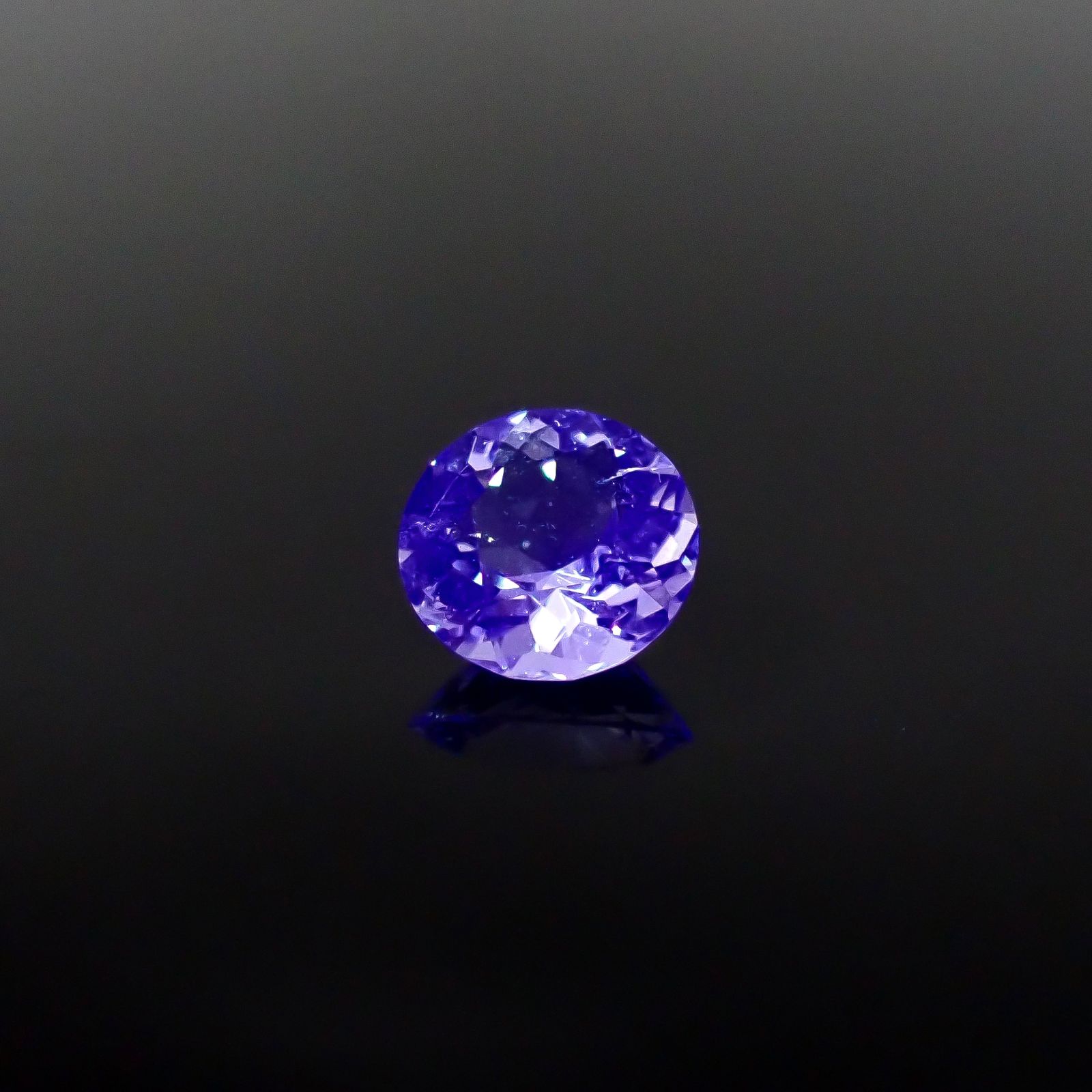 オーソクレース(宝石名ホワイト・オーソクレース)パキスタン産 1.377ct ソ付(彩珠)[250530438]7.9x7.8mm前後