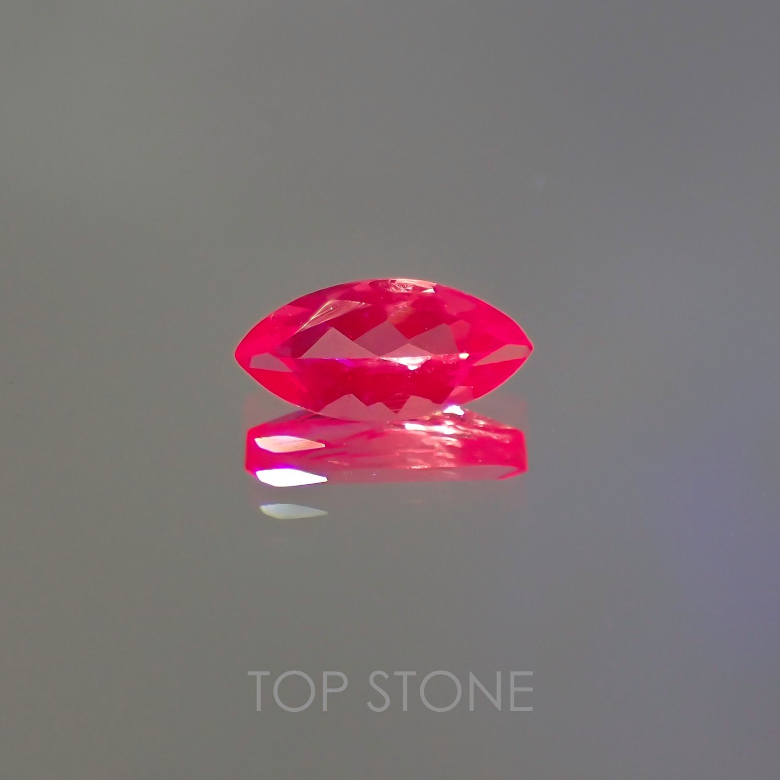 ホットピンクスピネル(宝石名ピンク・スピネル) タンザニア産 0.38ct 識別済[20117315]7.2×3.4mm前後