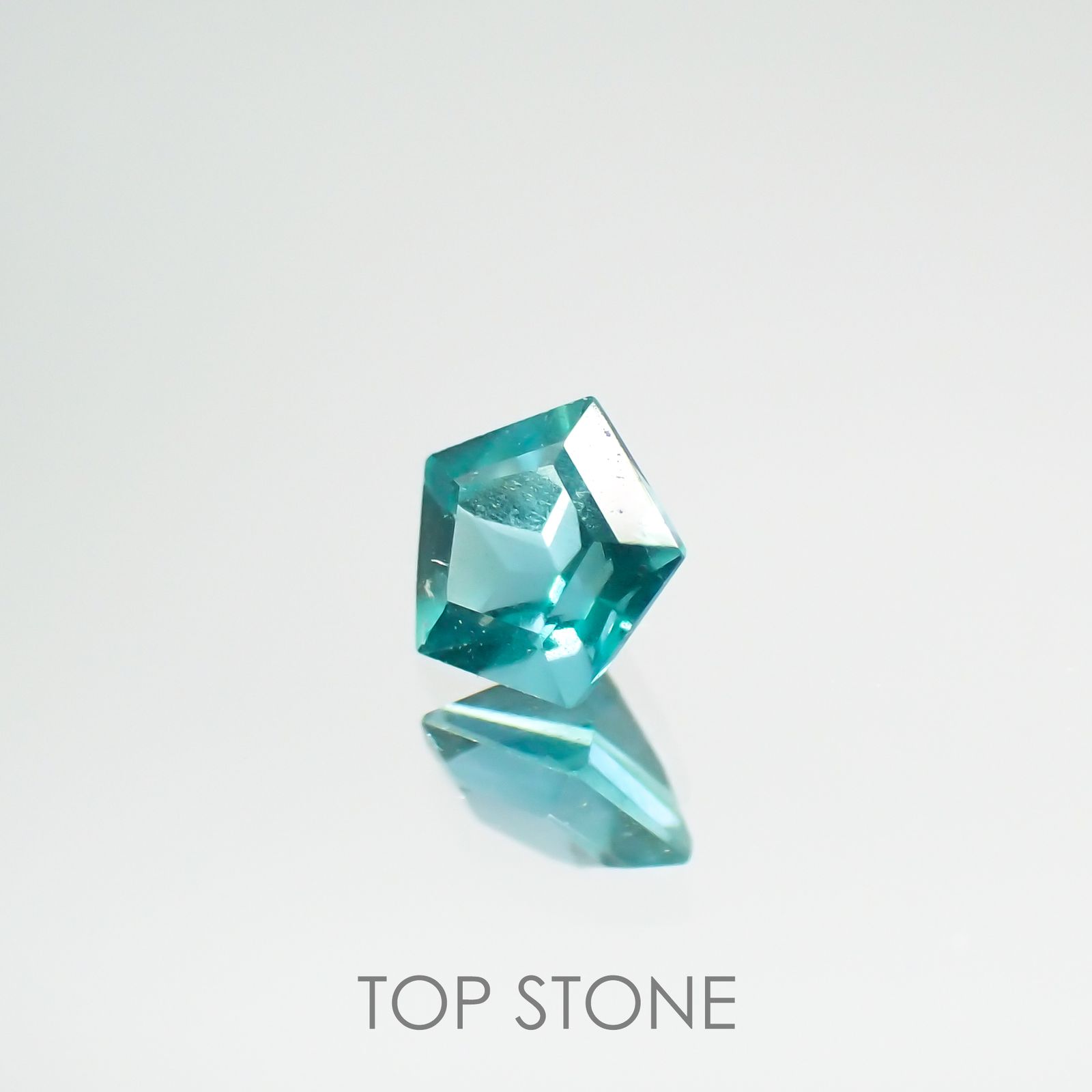 ◇ペンタゴンカット◇エメラルド ザンビア産 ルース 0.079ct[210611002]3×3.1mm前後