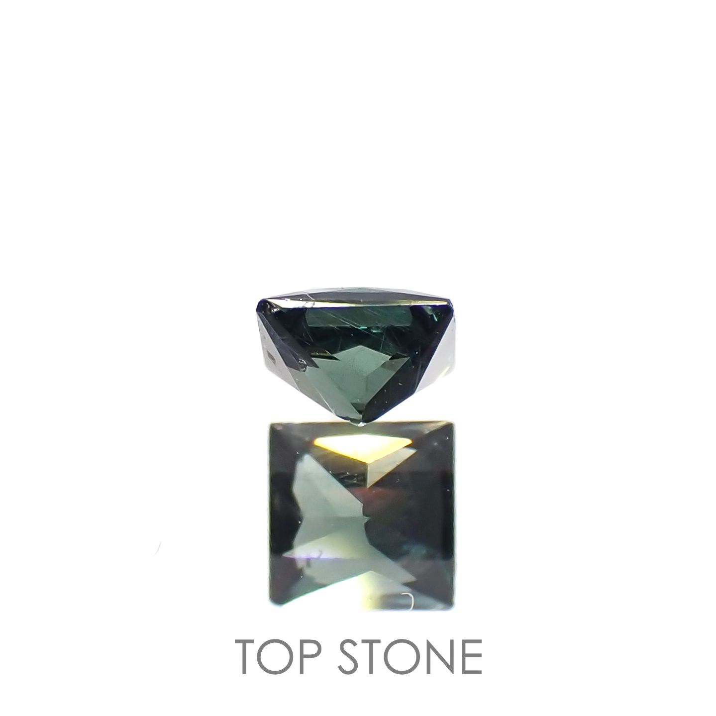 ◇プリンセスカット◇カラーチェンジガーネット アレキタイプ(宝石名ガーネット)マダガスカル・ベキリー産 0.18ct 識別済[221219615]3x2.9mm前後