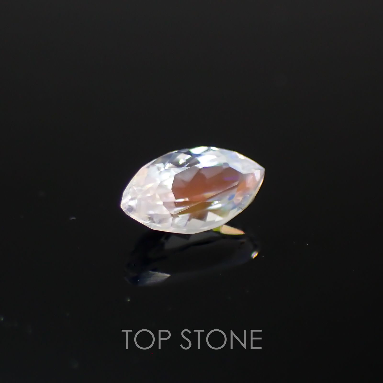 レインボームーンストーン(アンデシンラブラドライト) マダガスカル産 ルース 0.27ct[210310124]5.9×3.2mm前後