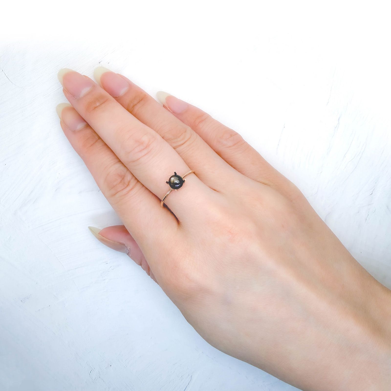 ゴールドシーンサファイア(宝石名シーン・サファイア)ケニア産 識別済 0.84ct / 5.5x5.4mm前後 [260816216]