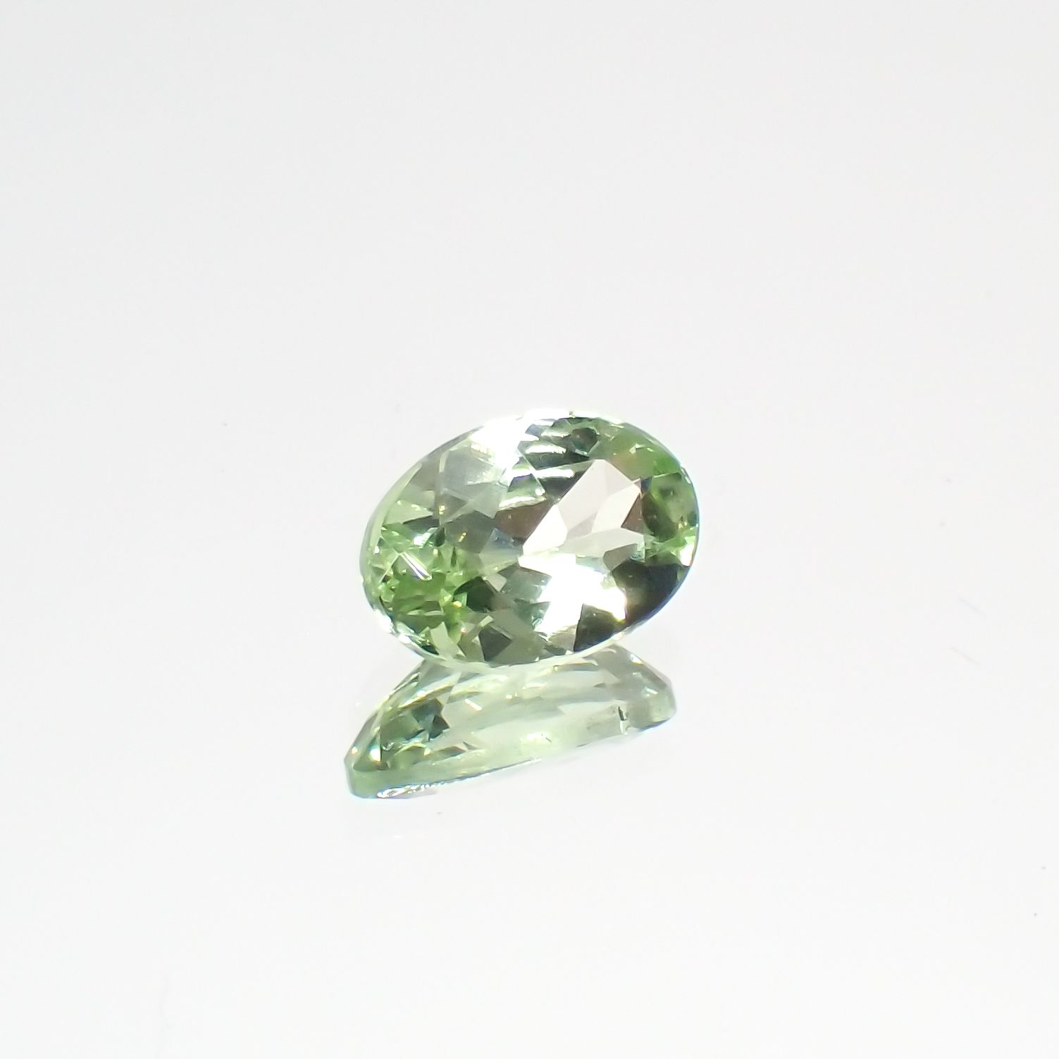 ミントガーネット タンザニア産 0.58ct[231023725]6.4x4.3mm前後