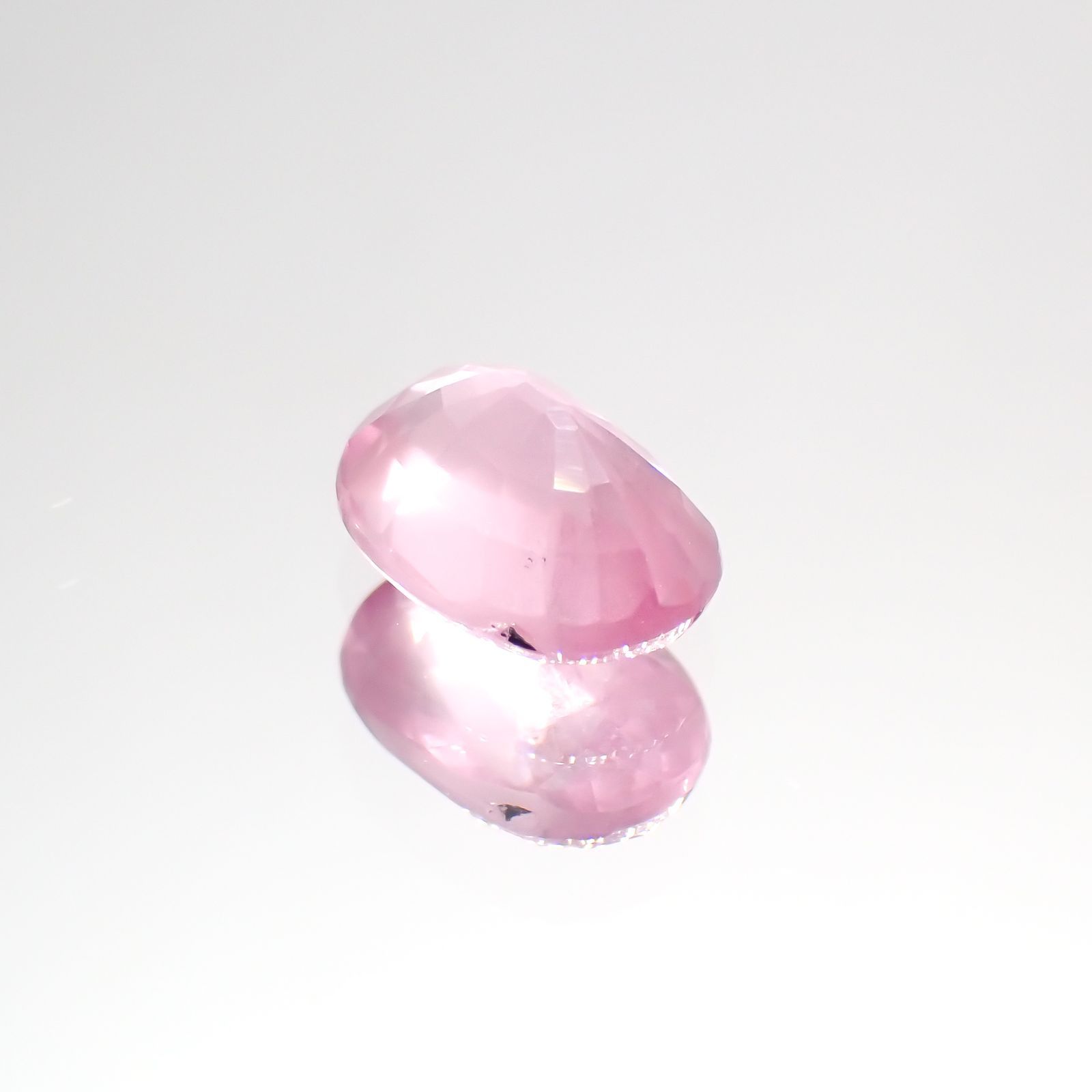 シルキーピンクスピネル(宝石名ピンク・スピネル)タンザニア産 0.97ct 識別済[240214139]6.8x4.8mm前後