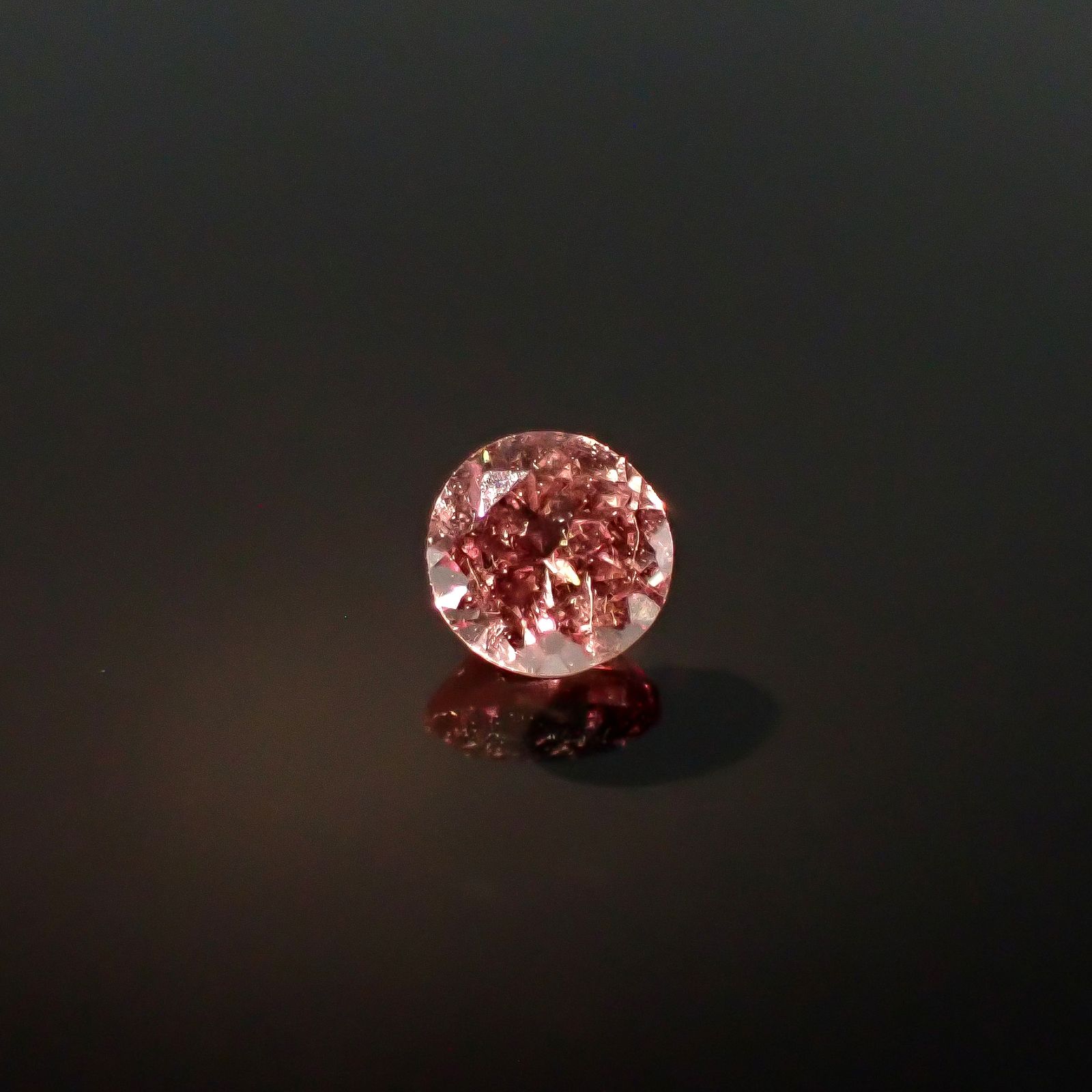 ドラゴンガーネット タンザニア産 0.21ct [250330044]3.4x3.4mm前後