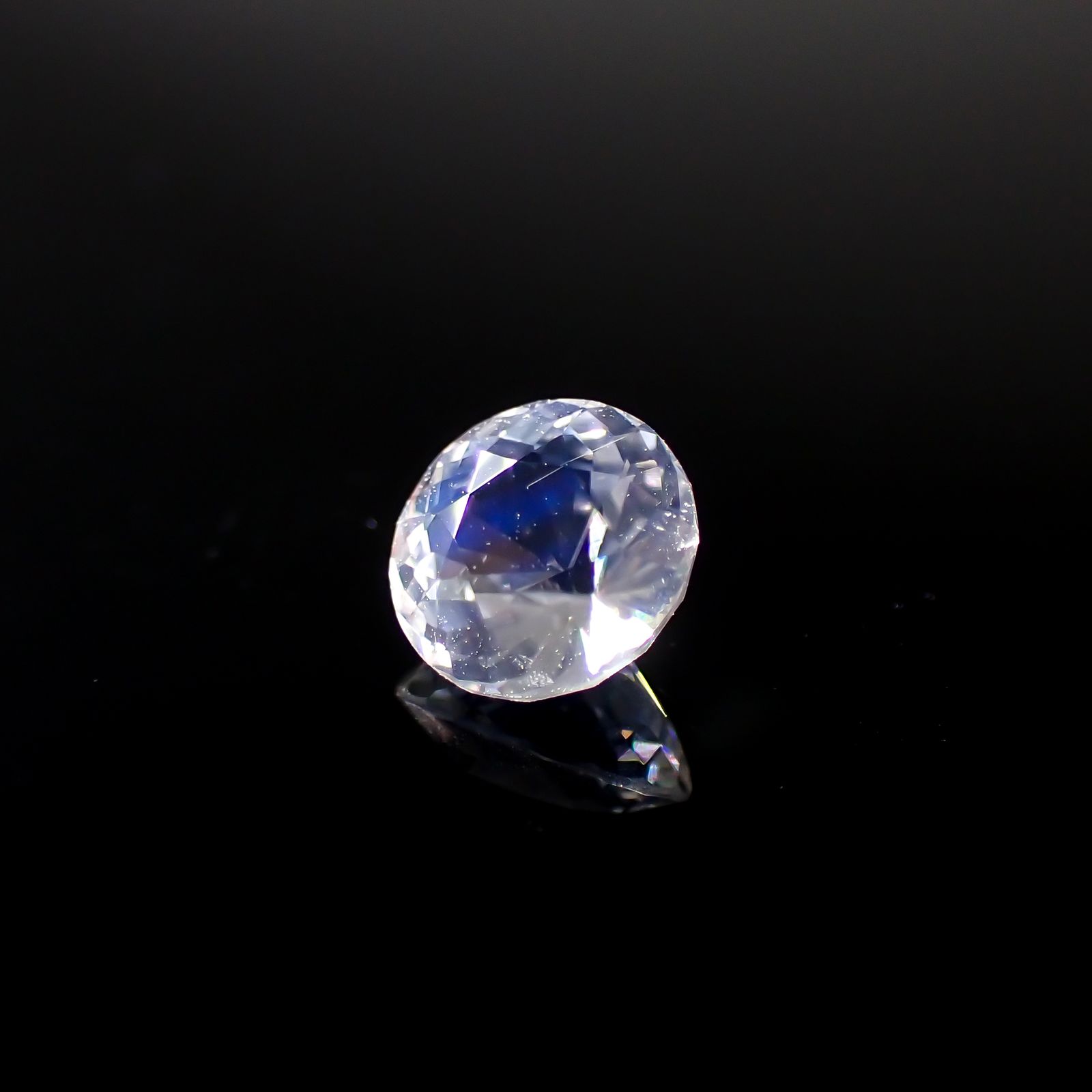 レインボームーンストーン ザンビア産 0.70ct[231224795]5.9x5.9mm前後