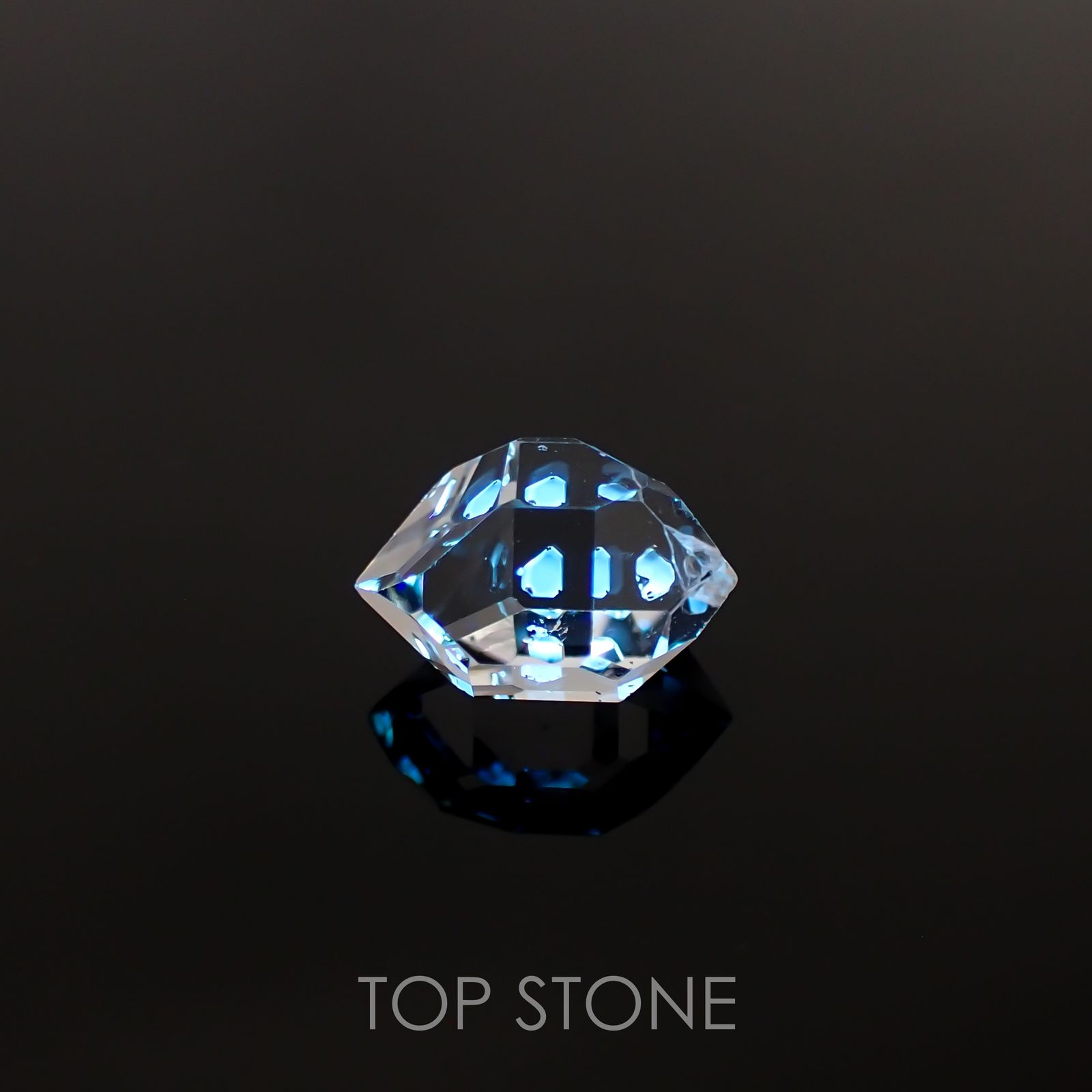 オイルインクォーツ パキスタン産 ルース 4.56ct[210811432]12.6×8.8mm前後