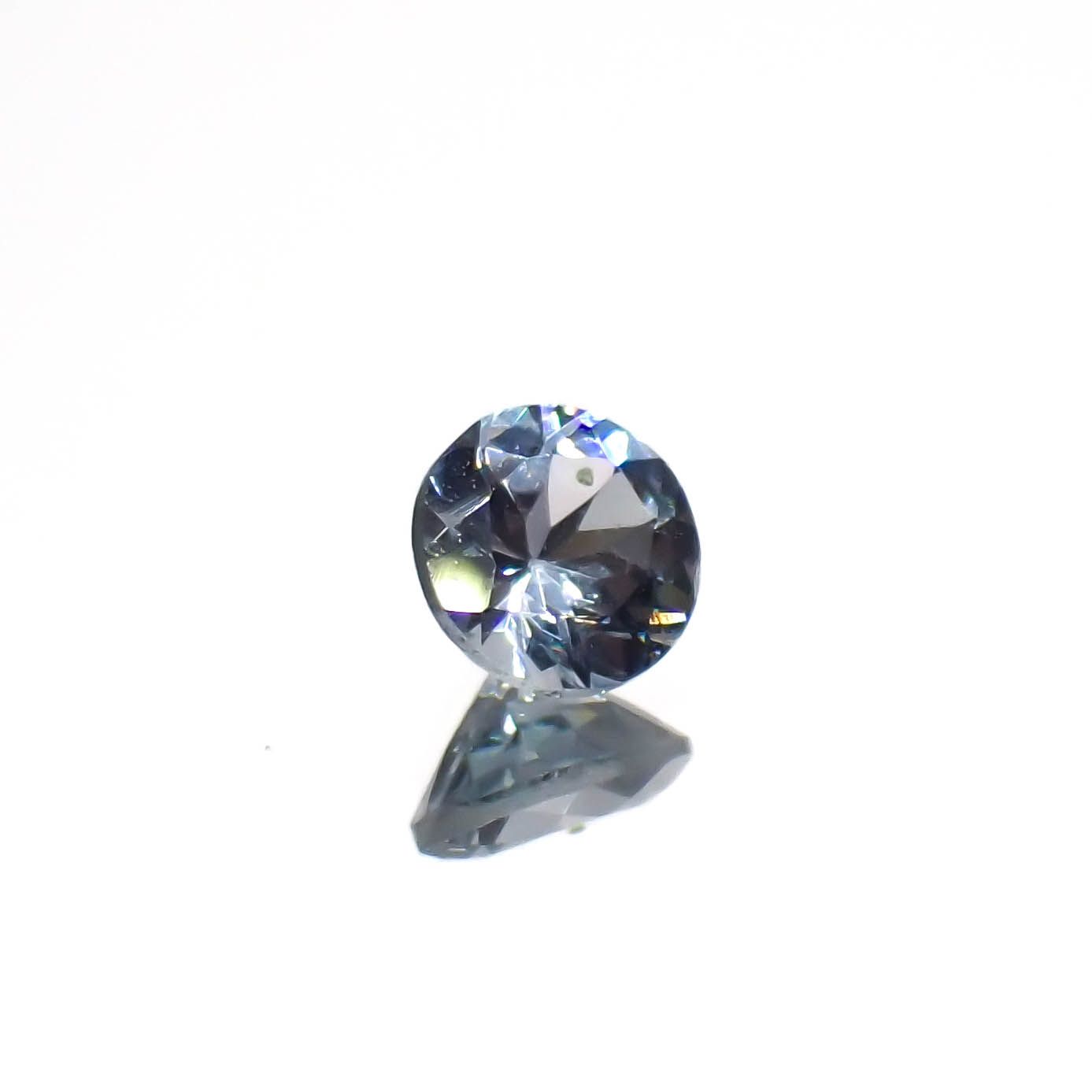 グレースピネル タンザニア産 0.41ct[230421537]4.4x4.4mm前後