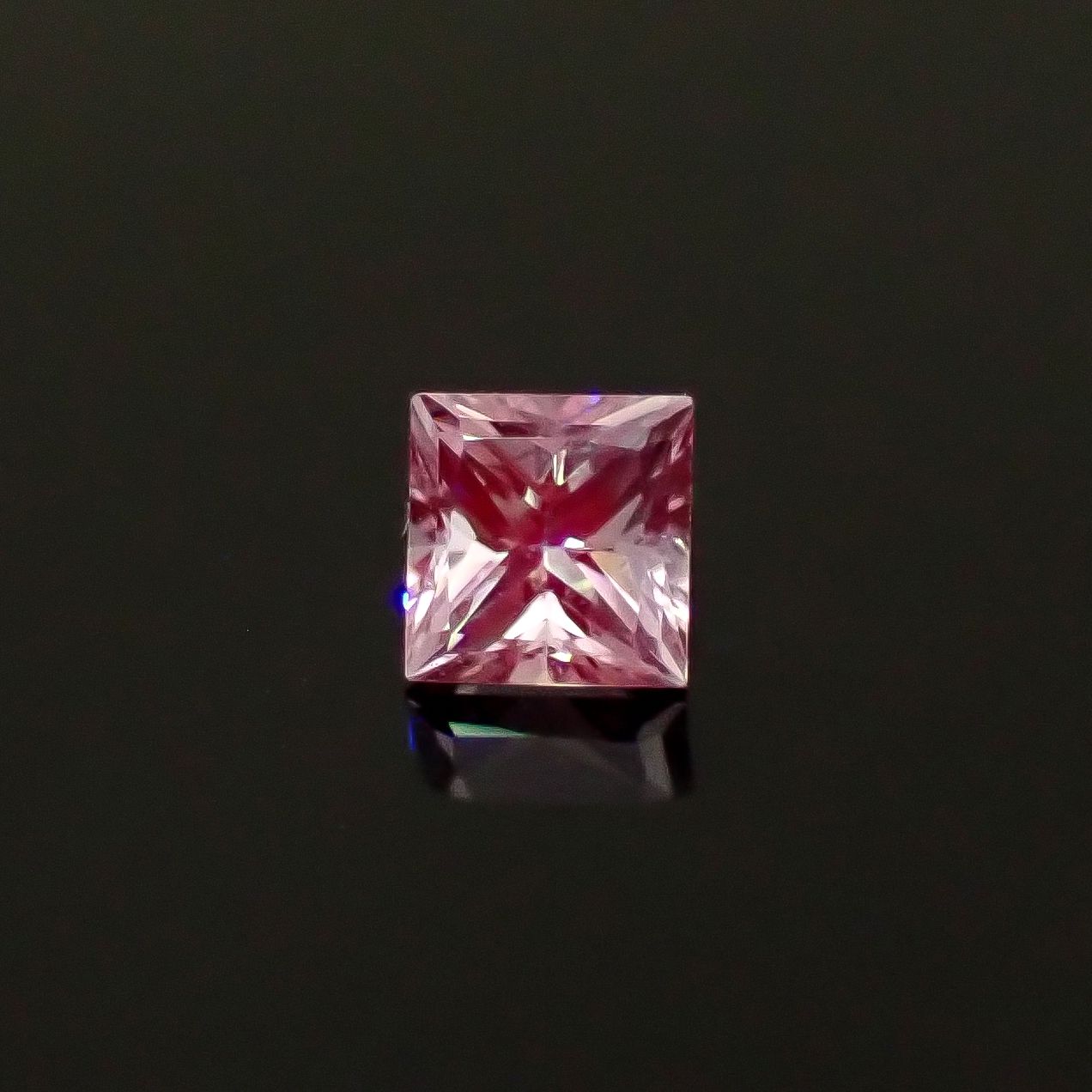 ◇プリンセスカット◇ラベンダーサファイア(宝石名サファイア)東アフリカ産 0.20ct 識別済[250817373]3.1x3mm前後