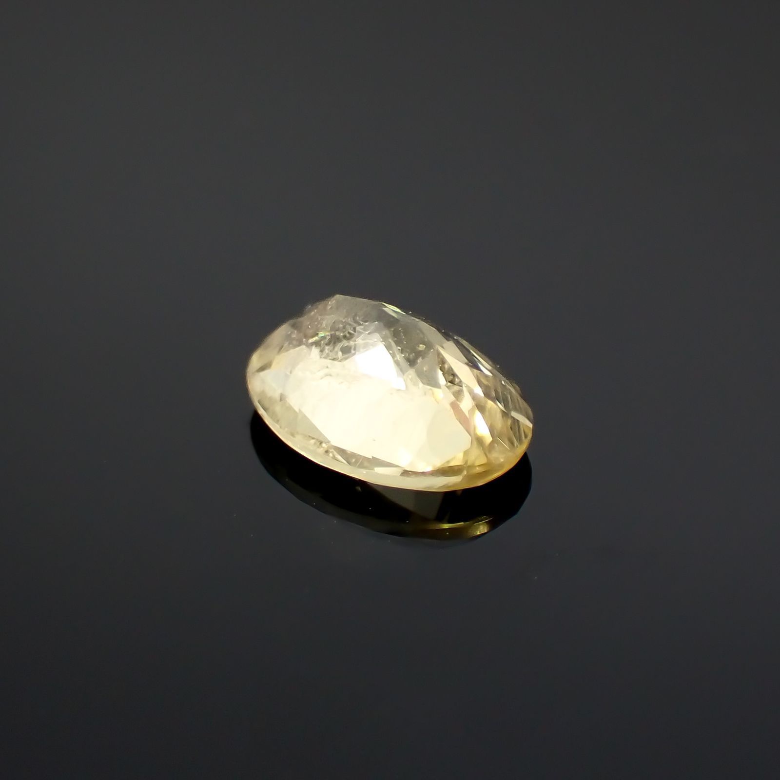 イエローダンビュライト(宝石名イエロー・ダンブライト)タンザニア産 0.74ct 識別済[220918016]7.1x5.2mm前後