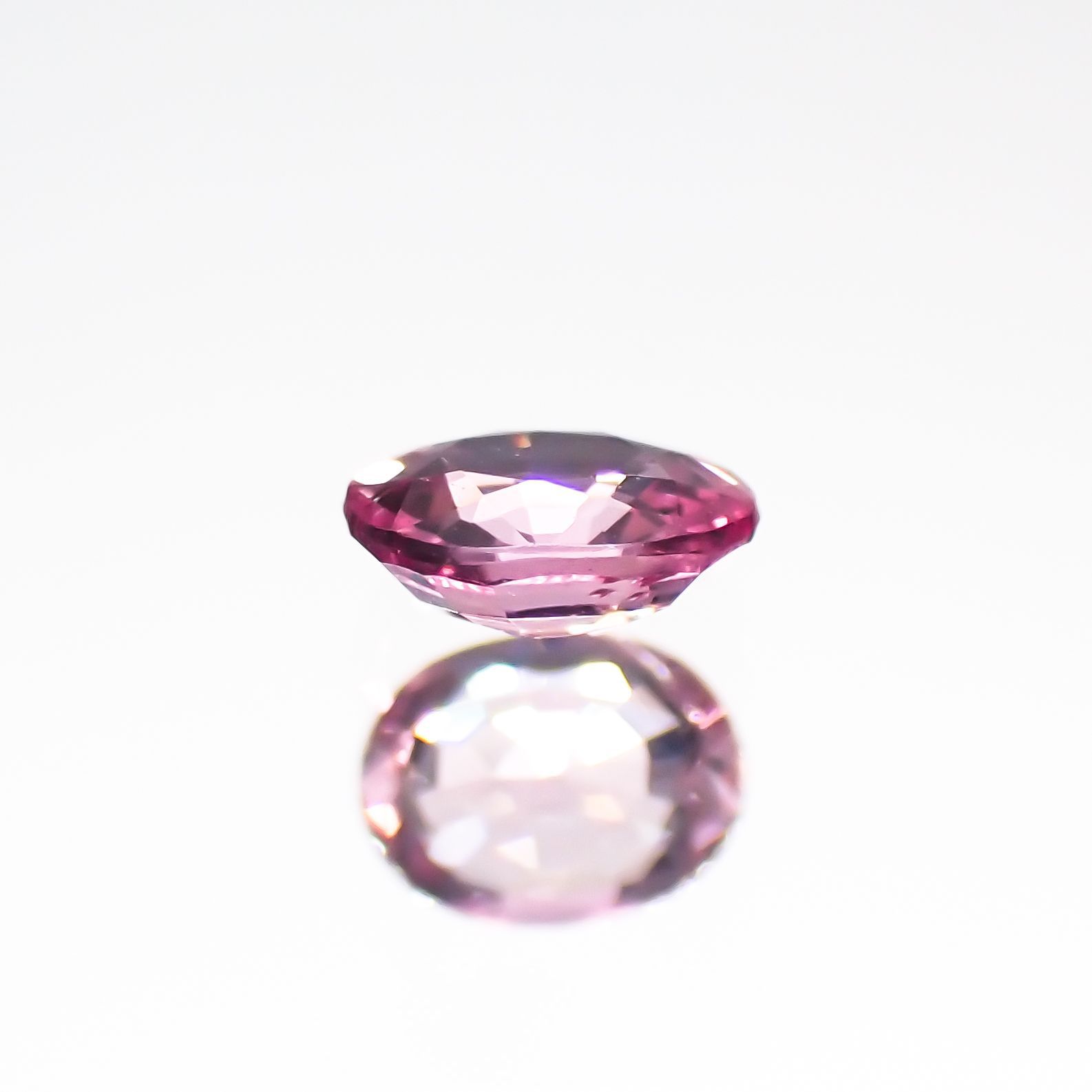 パパラチャサファイア(宝石名サファイア/別名パパラチャ・サファイア) スリランカ産 0.214ct ソ付(DGL)[20106140]4×3.1mm前後