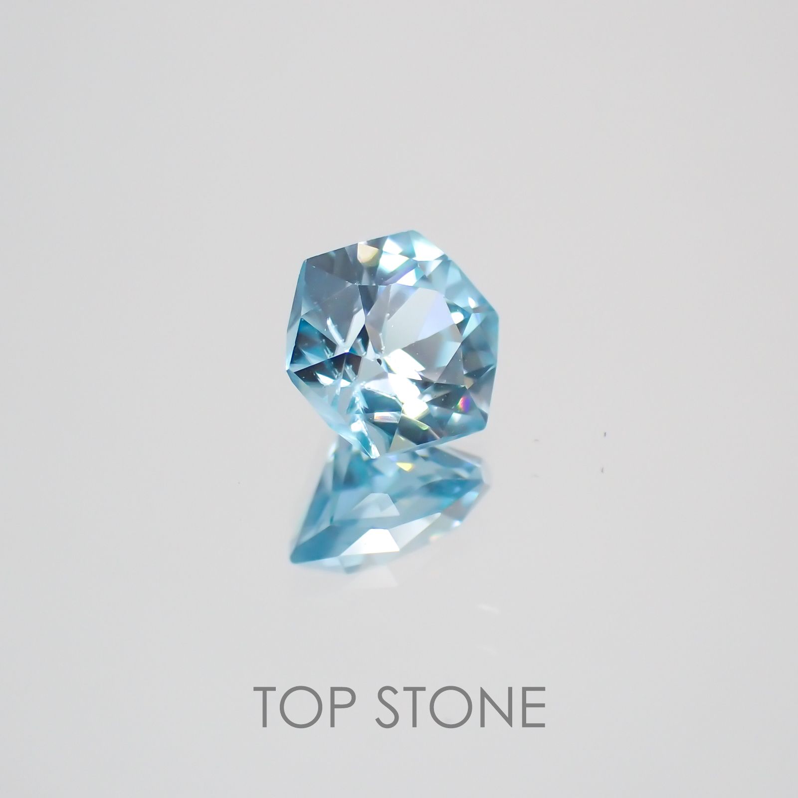 ◇ヘキサゴンカット◇ブルージルコン(宝石名ジルコン) カンボジア産 0.88ct 識別済[210410476]5×5mm前後