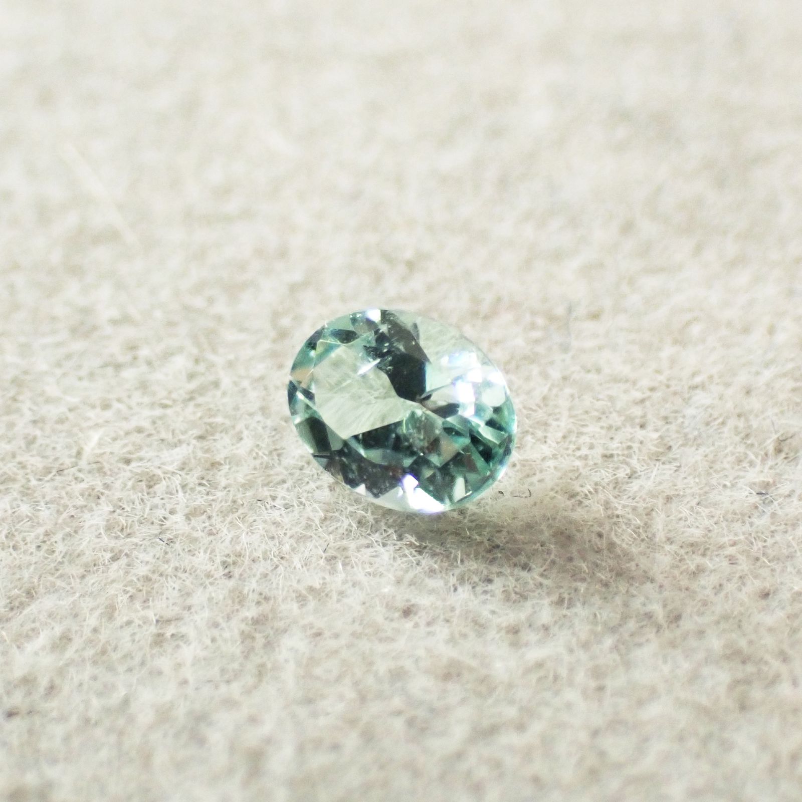 ブルーグリーンコーネルピン(宝石名コーネルピン)タンザニア産 識別済 0.17ct / 3.9x3mm前後 [251021864]